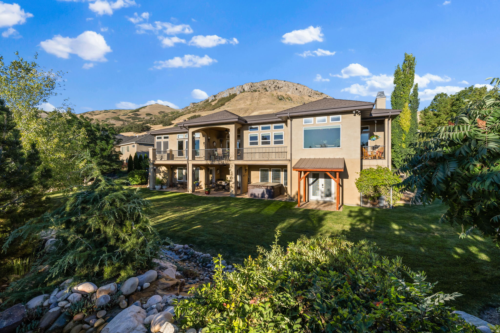 1107 N TWICKENHAM DR
