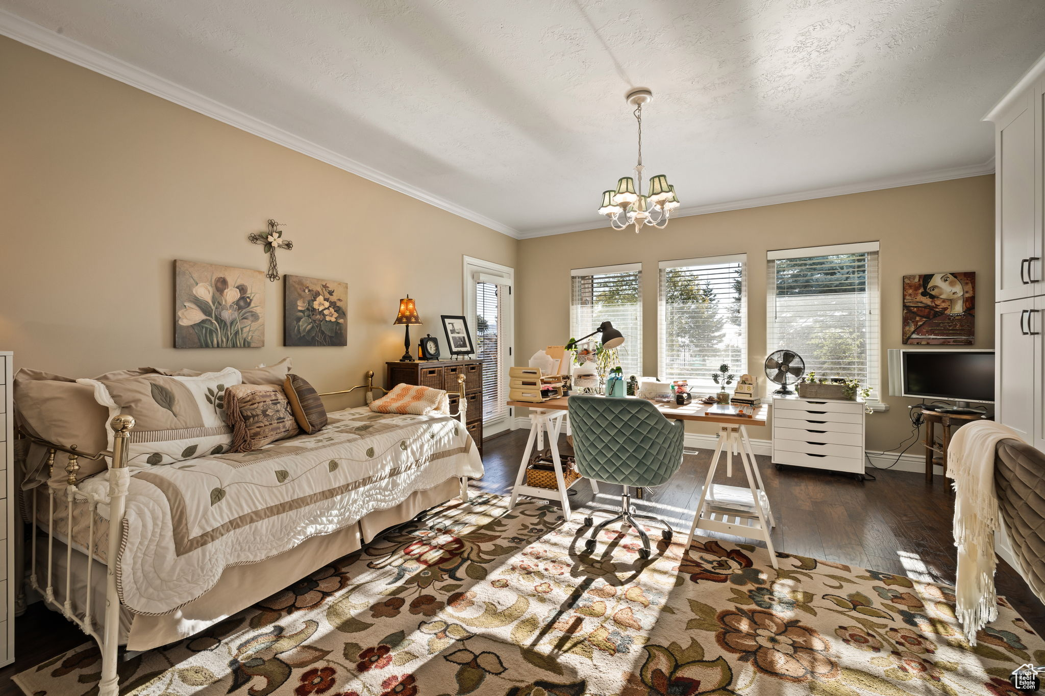 1107 N TWICKENHAM DR