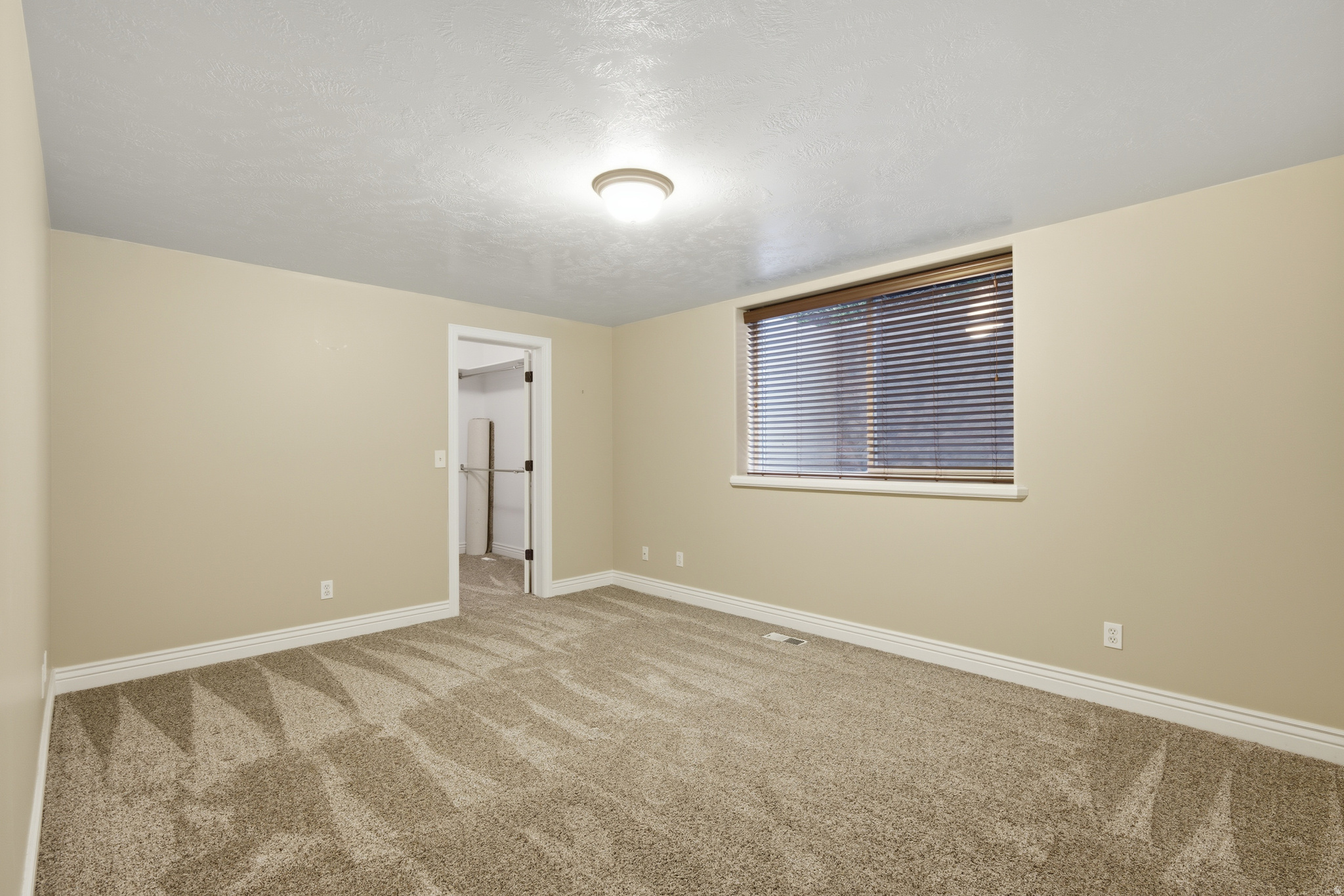 1107 N TWICKENHAM DR