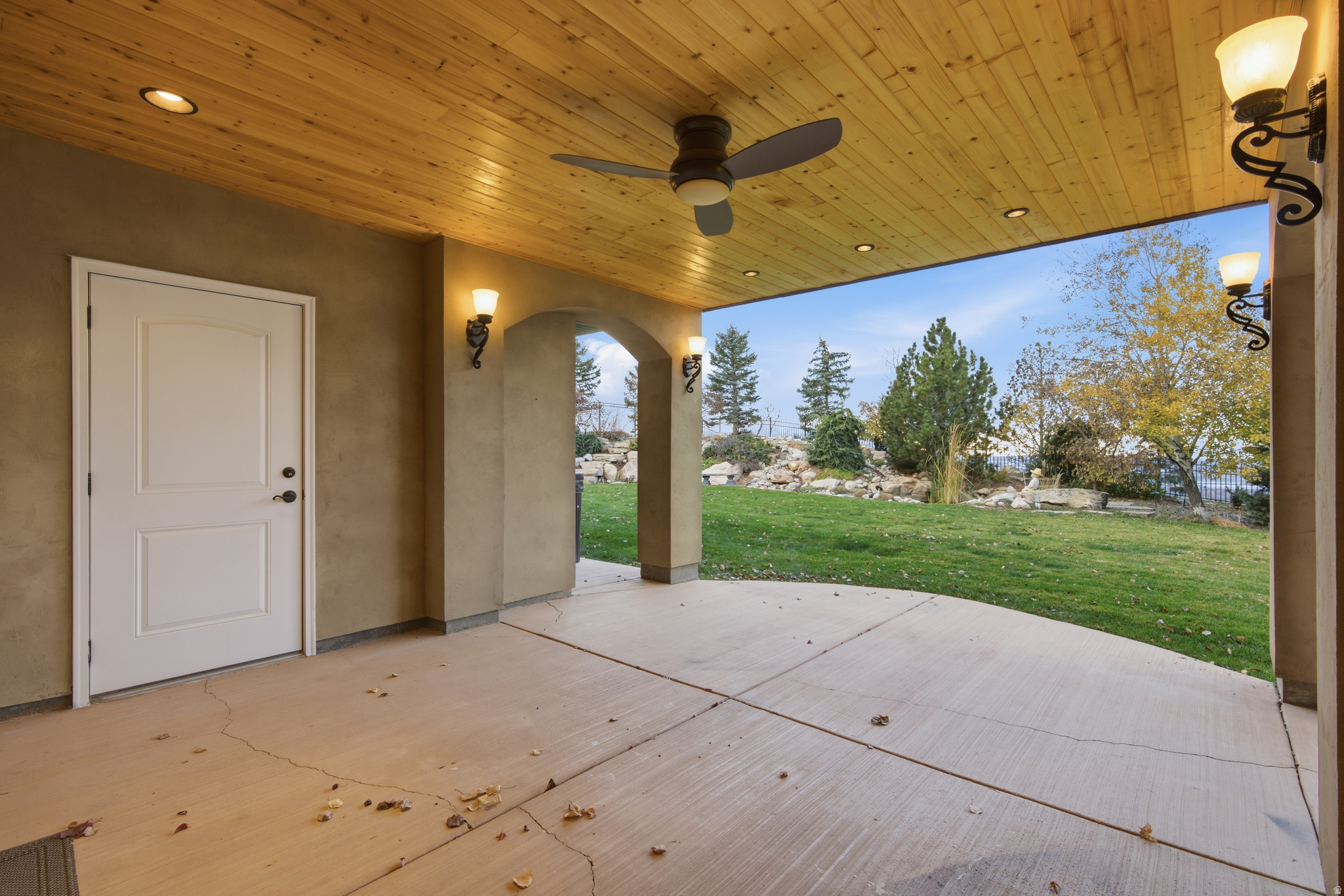 1107 N TWICKENHAM DR