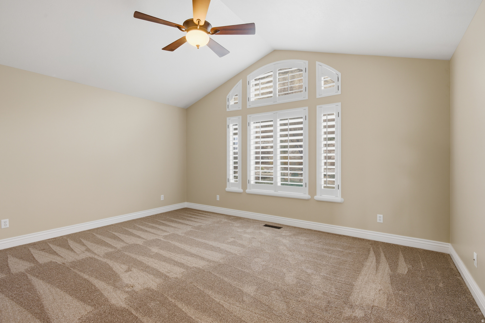 1107 N TWICKENHAM DR