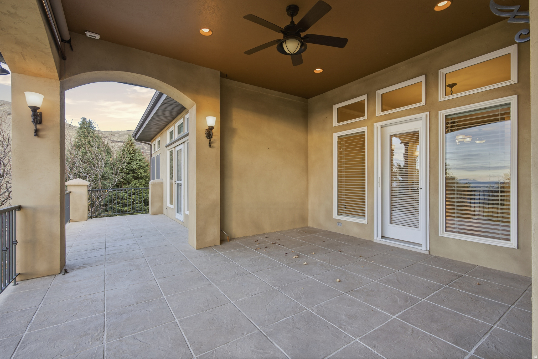 1107 N TWICKENHAM DR