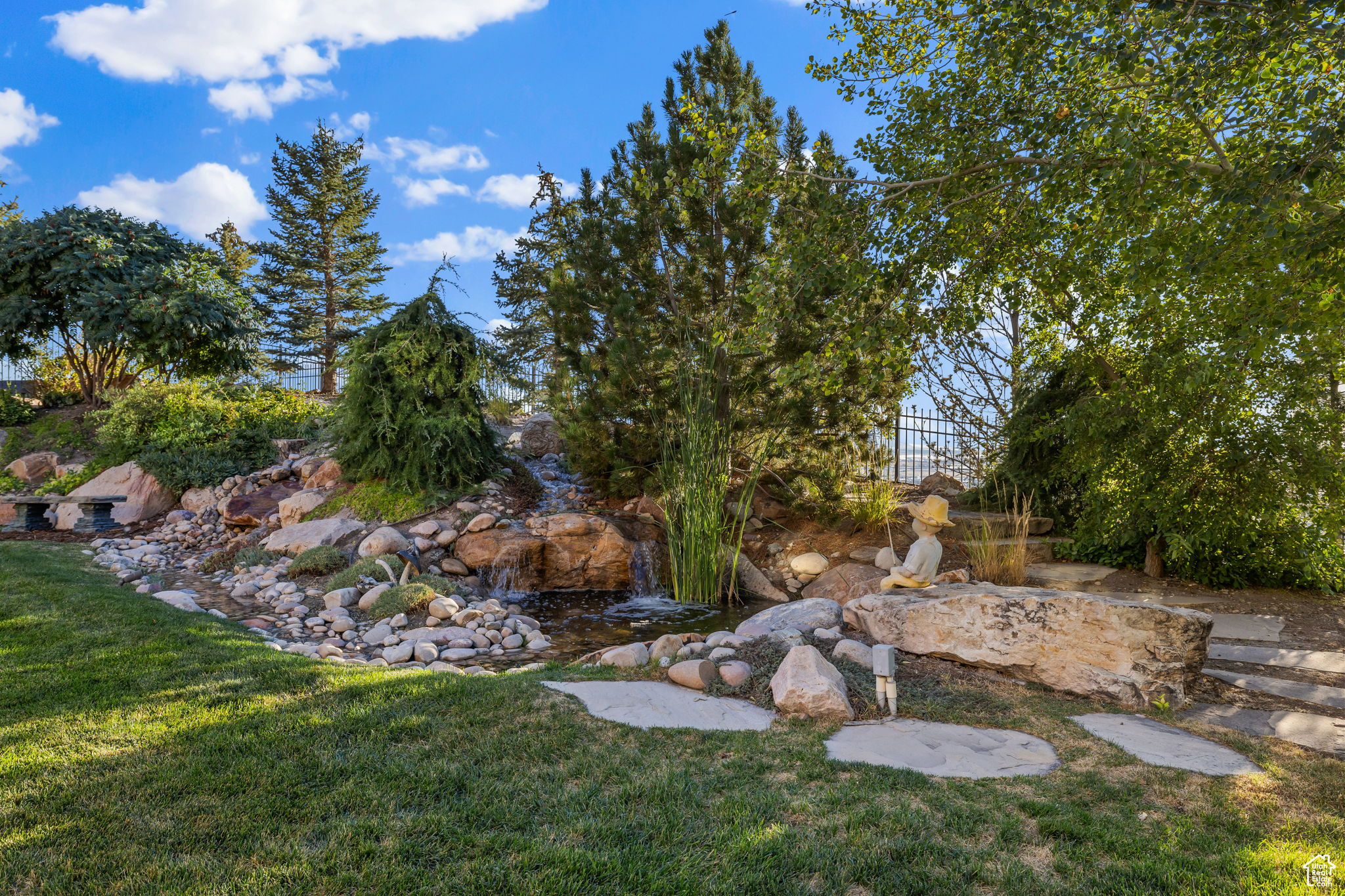 1107 N TWICKENHAM DR