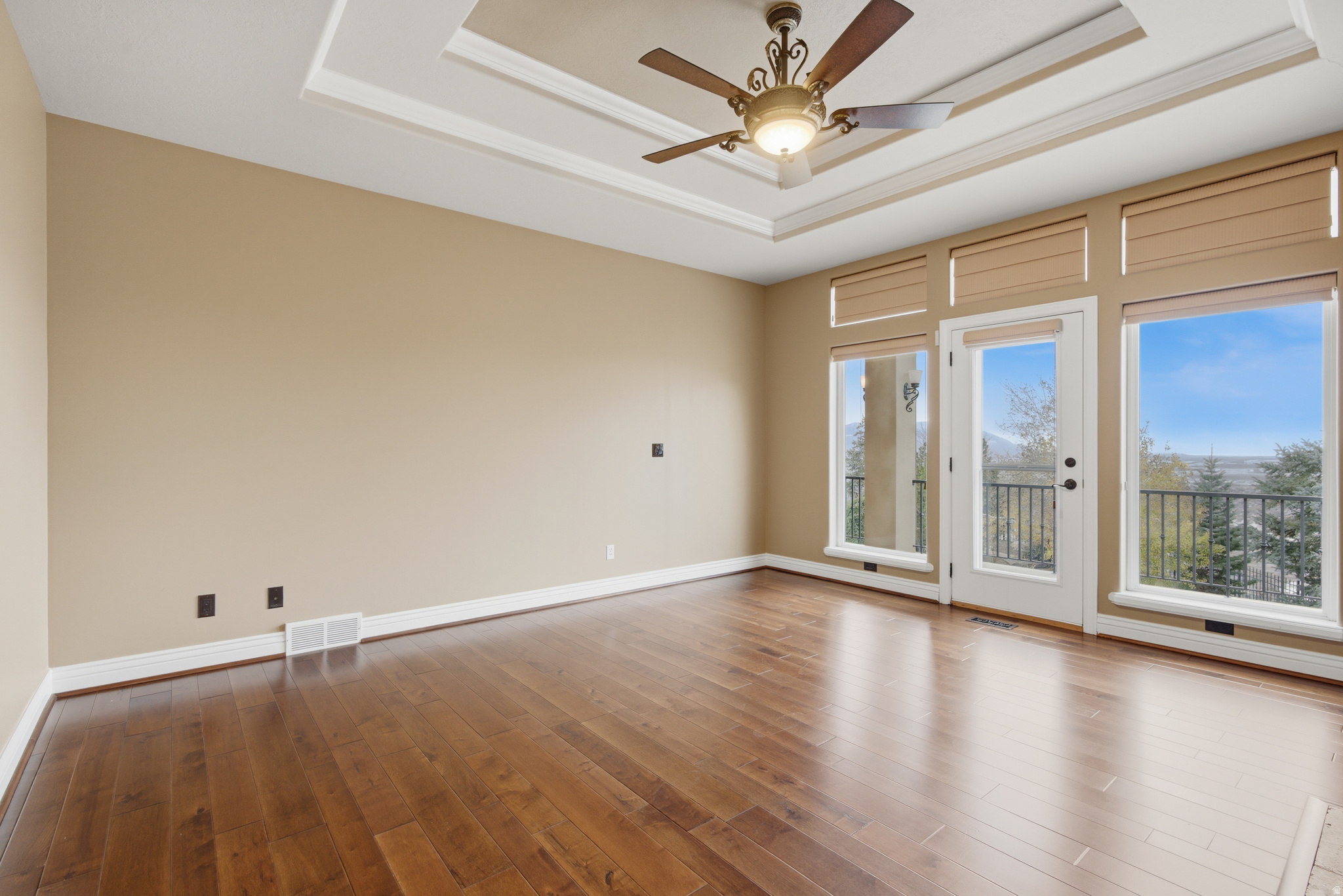 1107 N TWICKENHAM DR