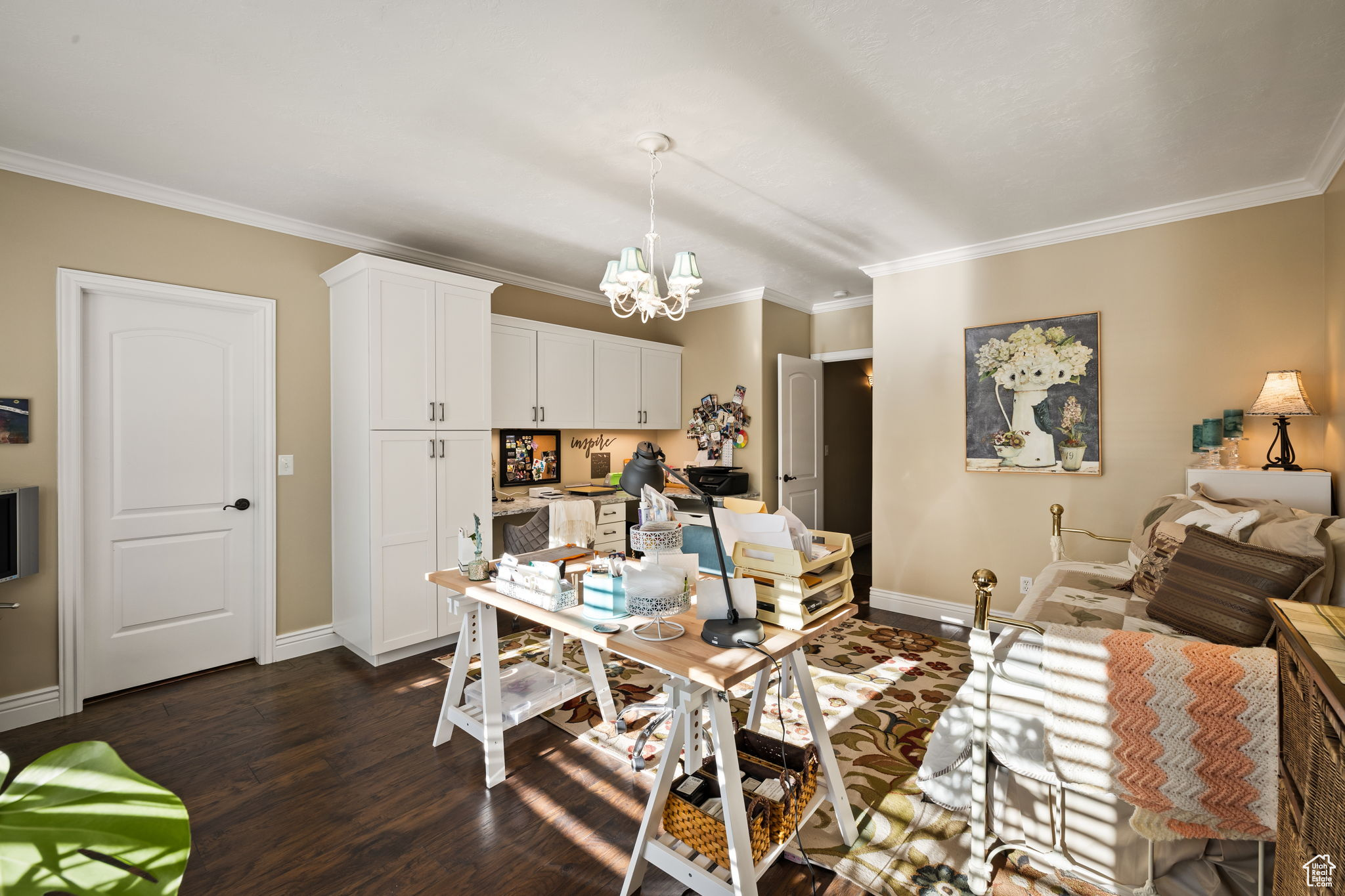 1107 N TWICKENHAM DR