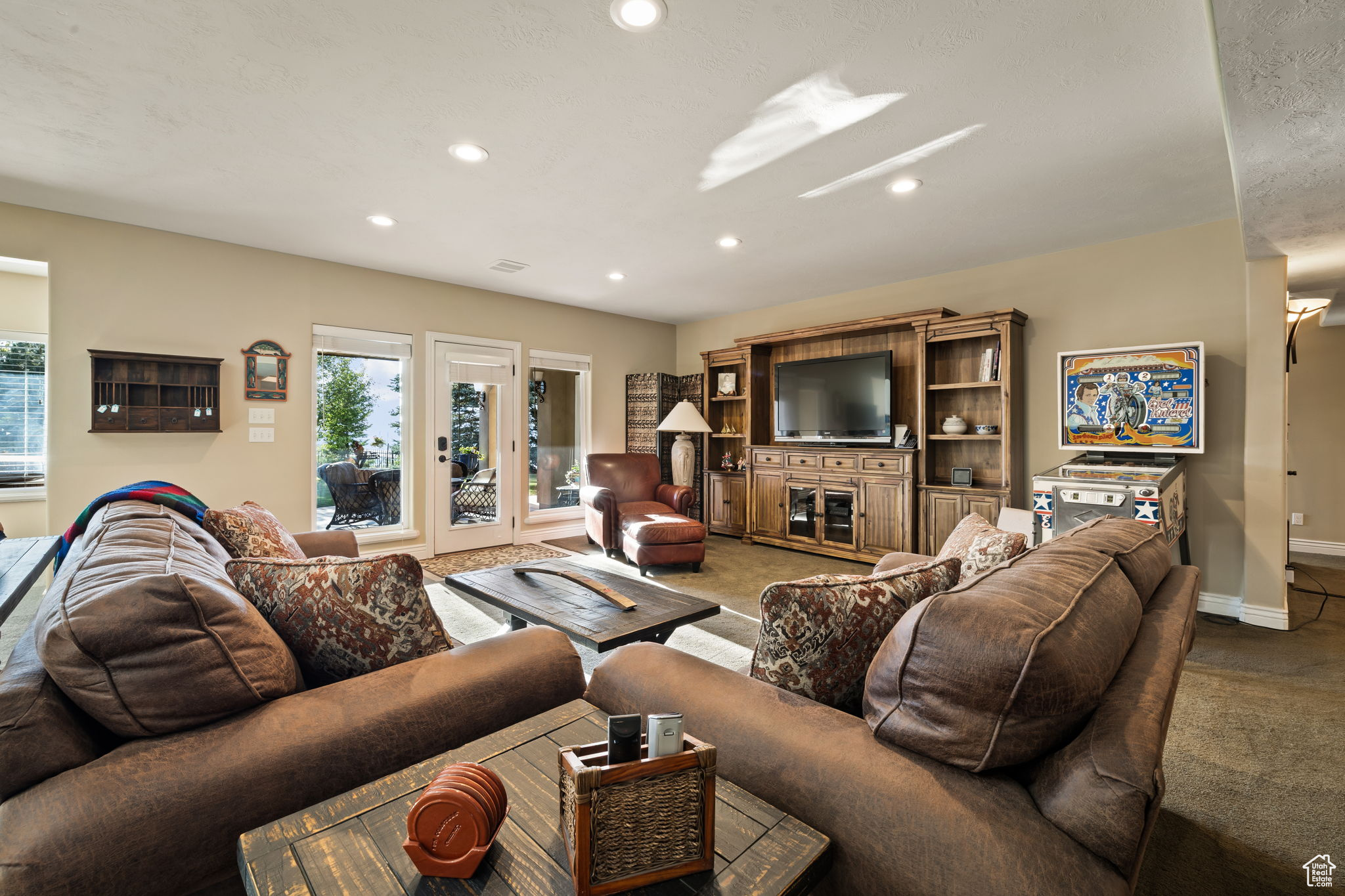 1107 N TWICKENHAM DR
