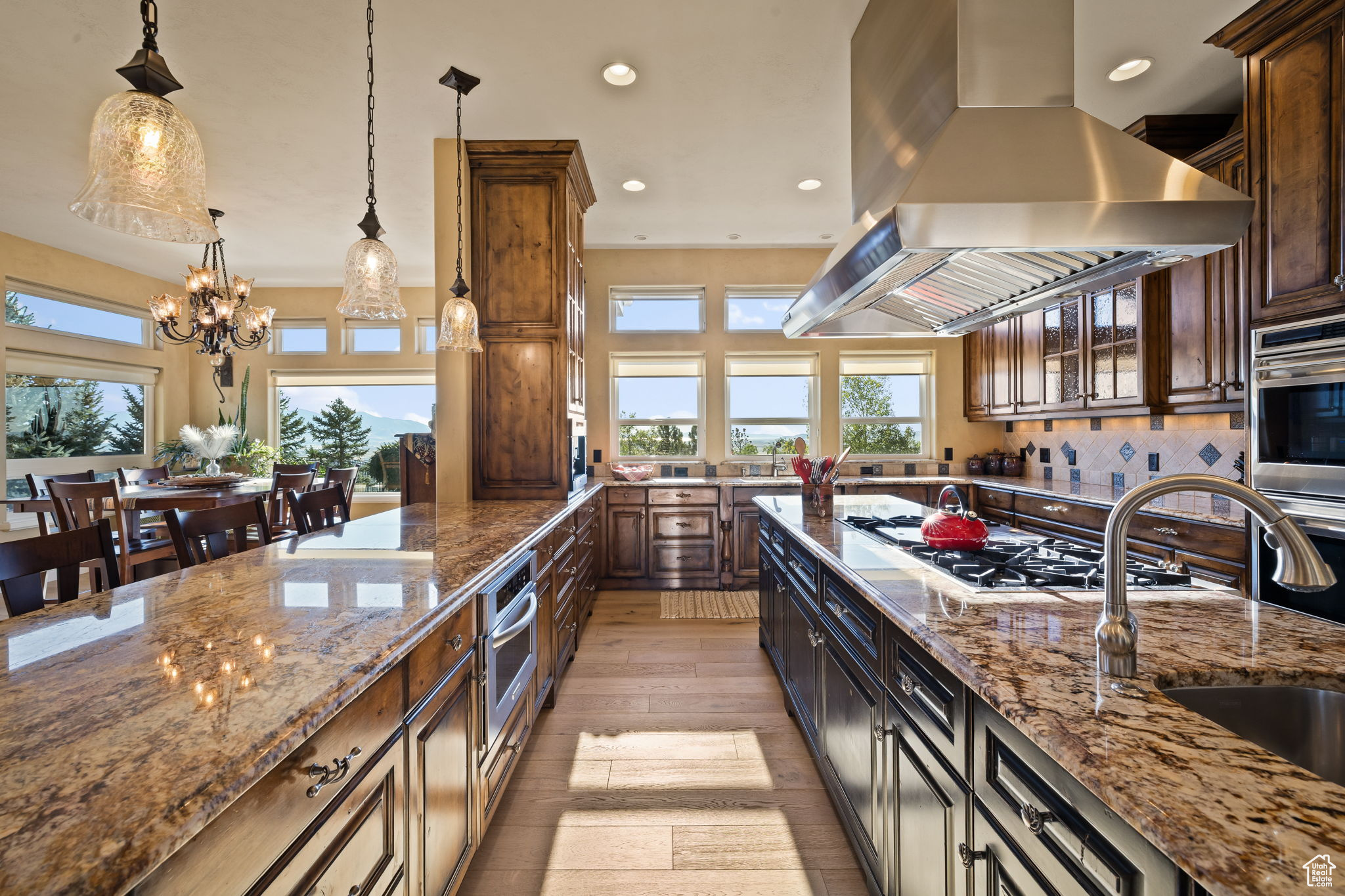 1107 N TWICKENHAM DR
