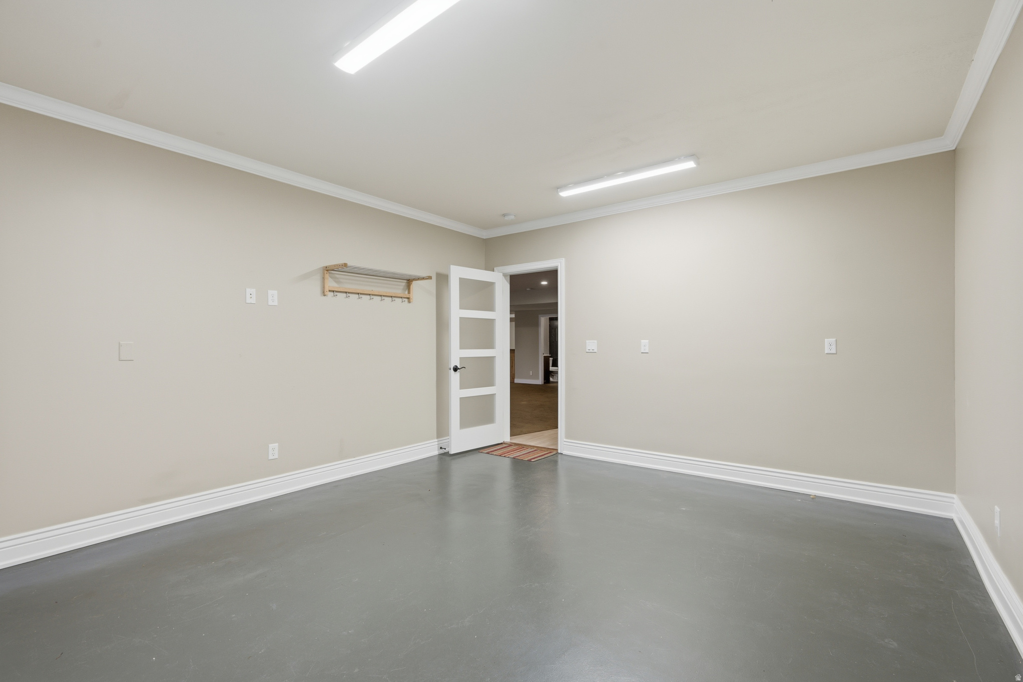 1107 N TWICKENHAM DR