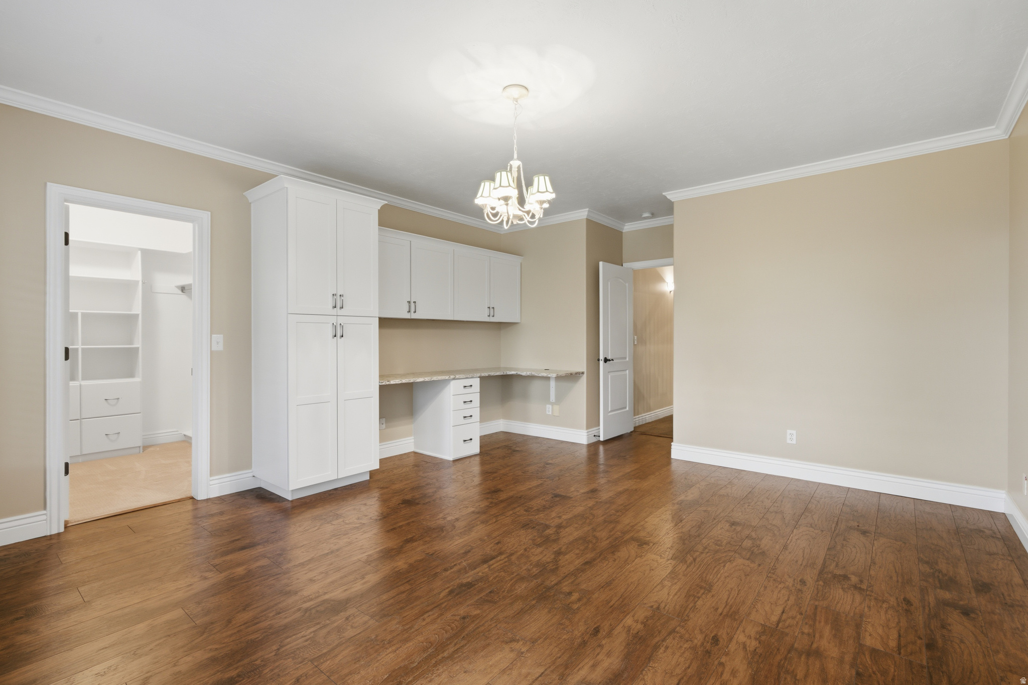 1107 N TWICKENHAM DR