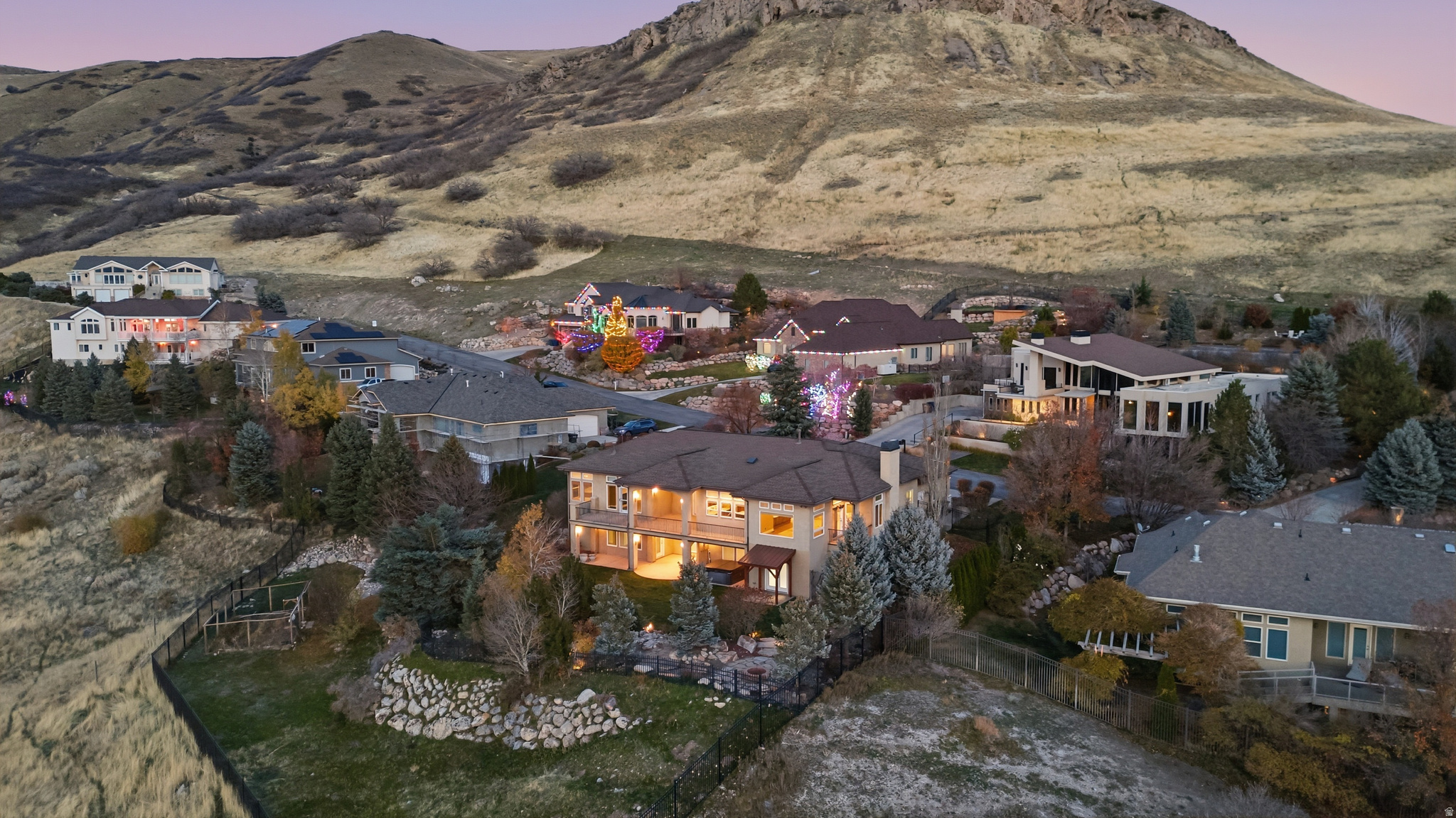 1107 N TWICKENHAM DR