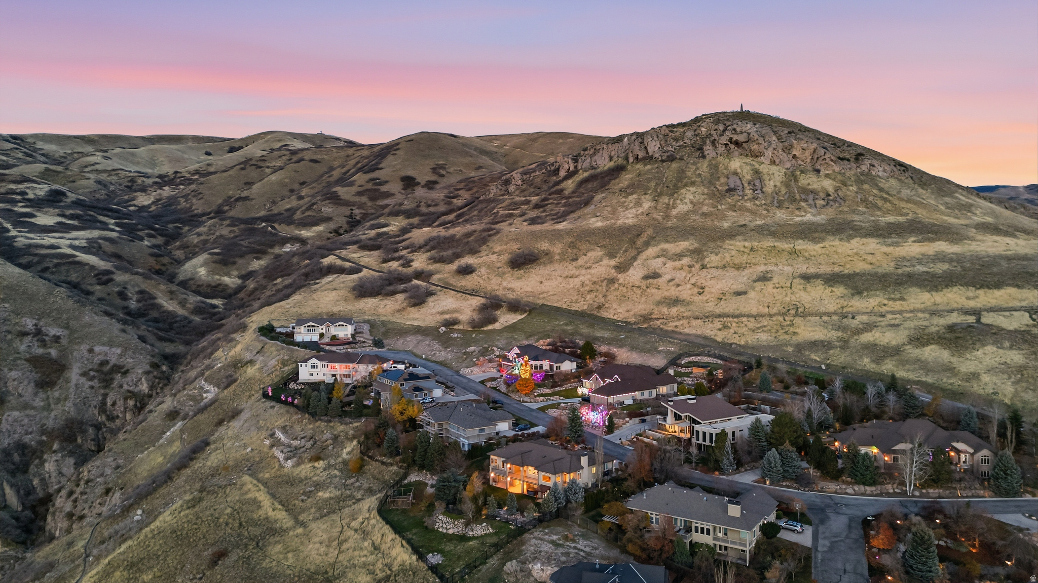 1107 N TWICKENHAM DR