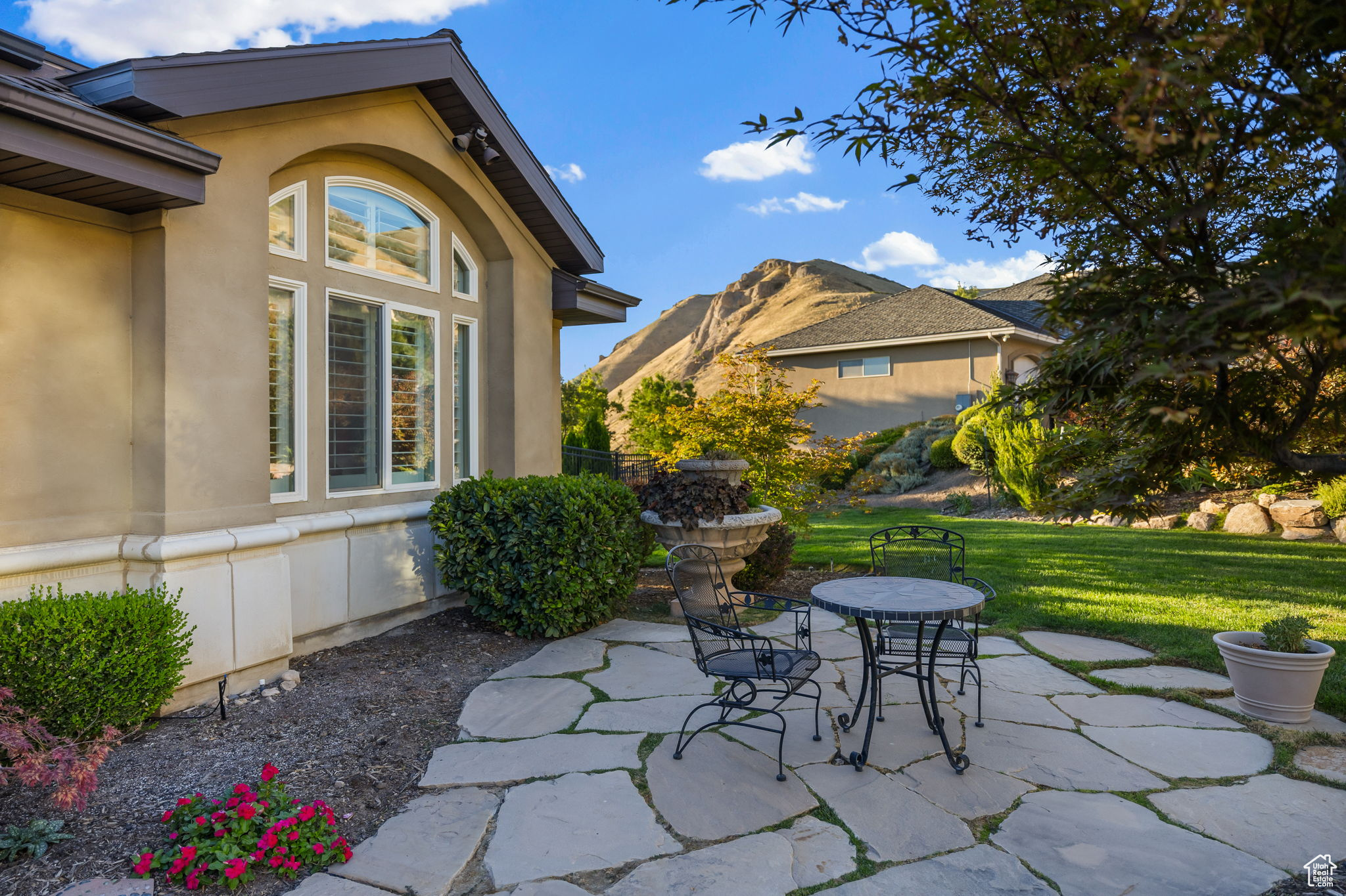 1107 N TWICKENHAM DR