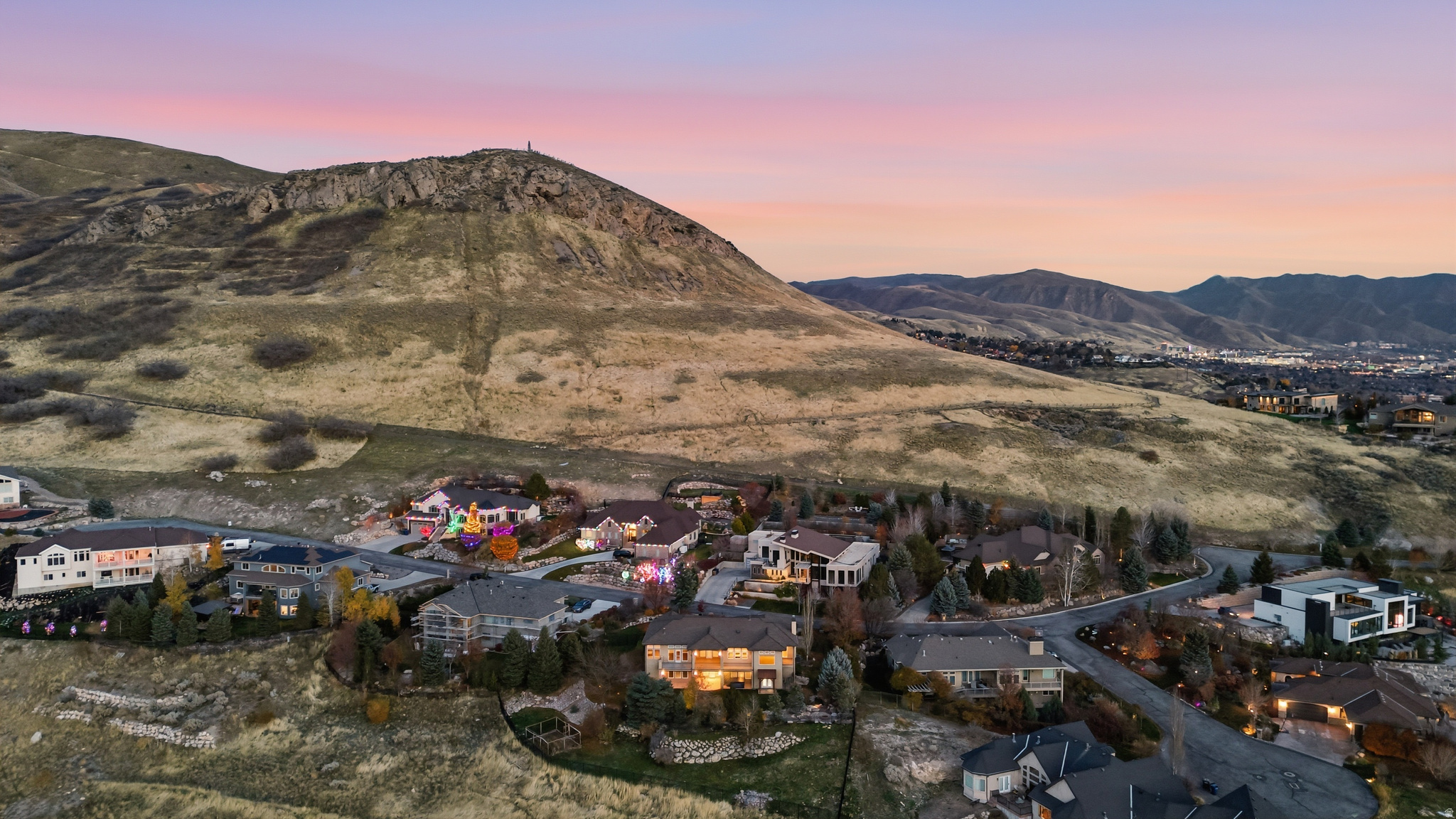 1107 N TWICKENHAM DR