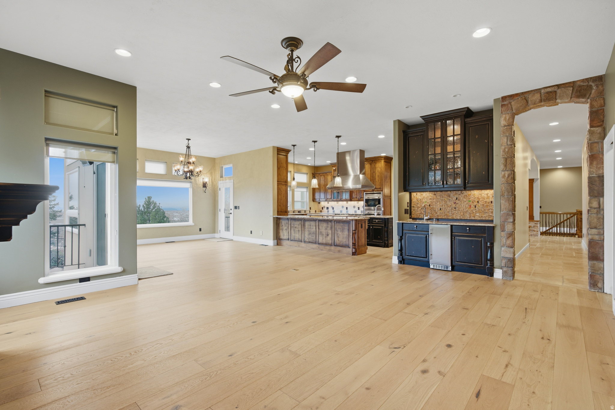 1107 N TWICKENHAM DR