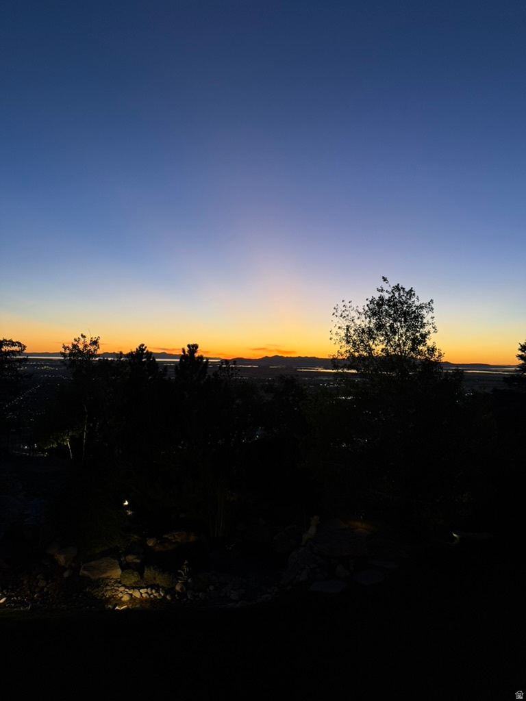 1107 N TWICKENHAM DR