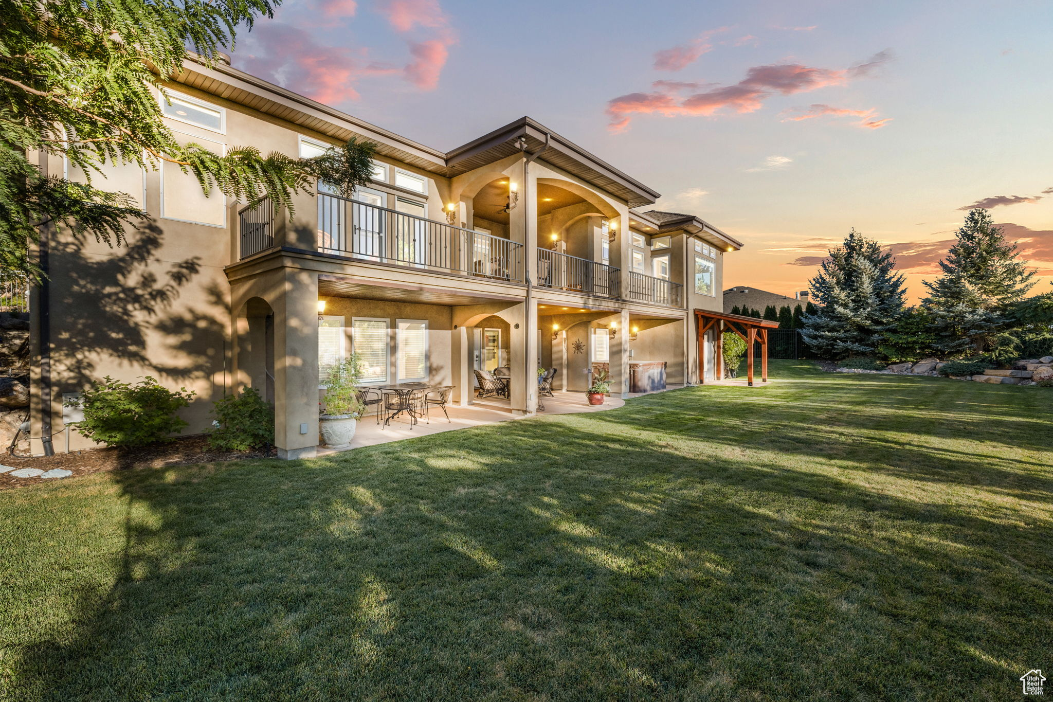 1107 N TWICKENHAM DR