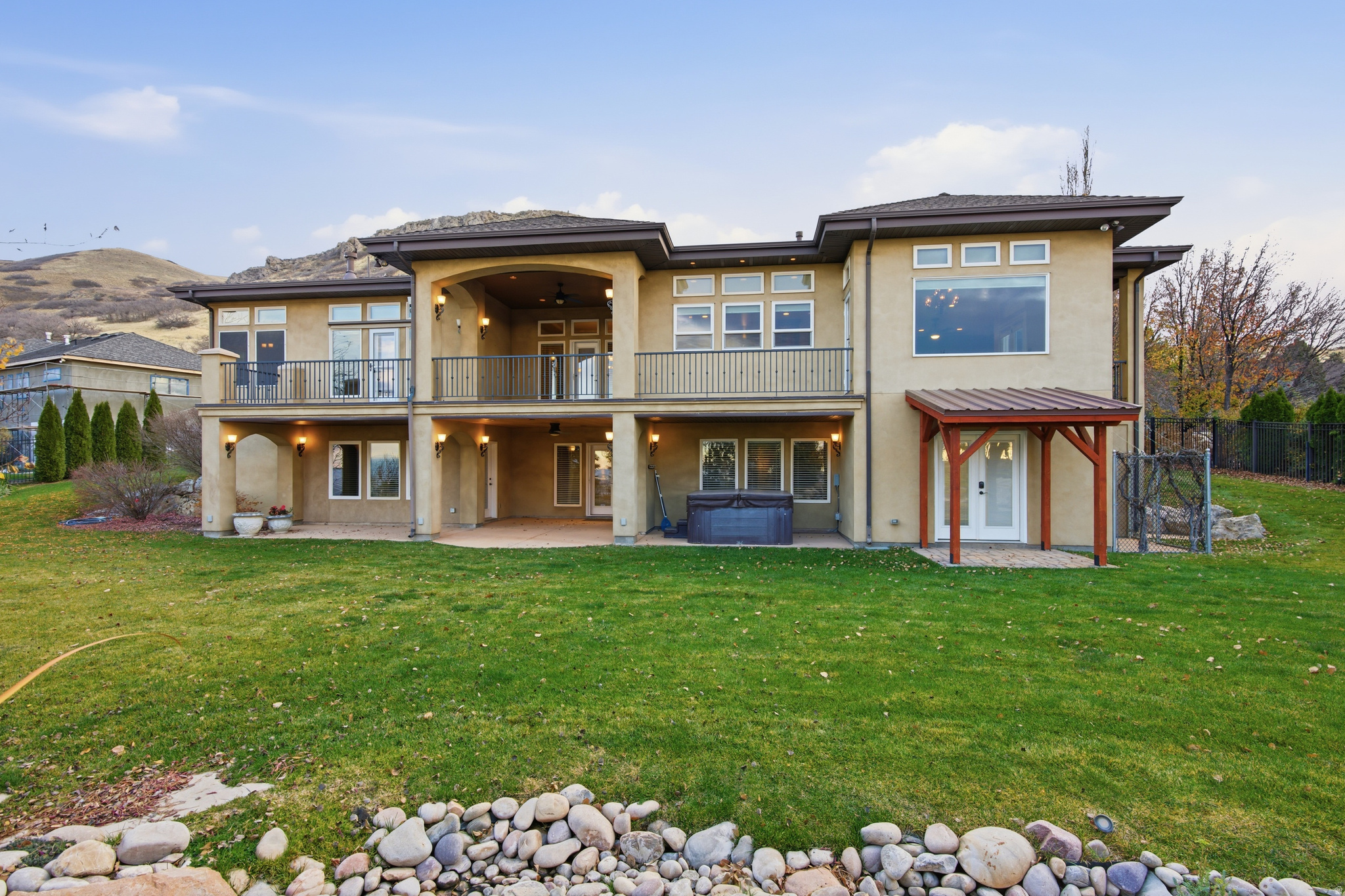 1107 N TWICKENHAM DR