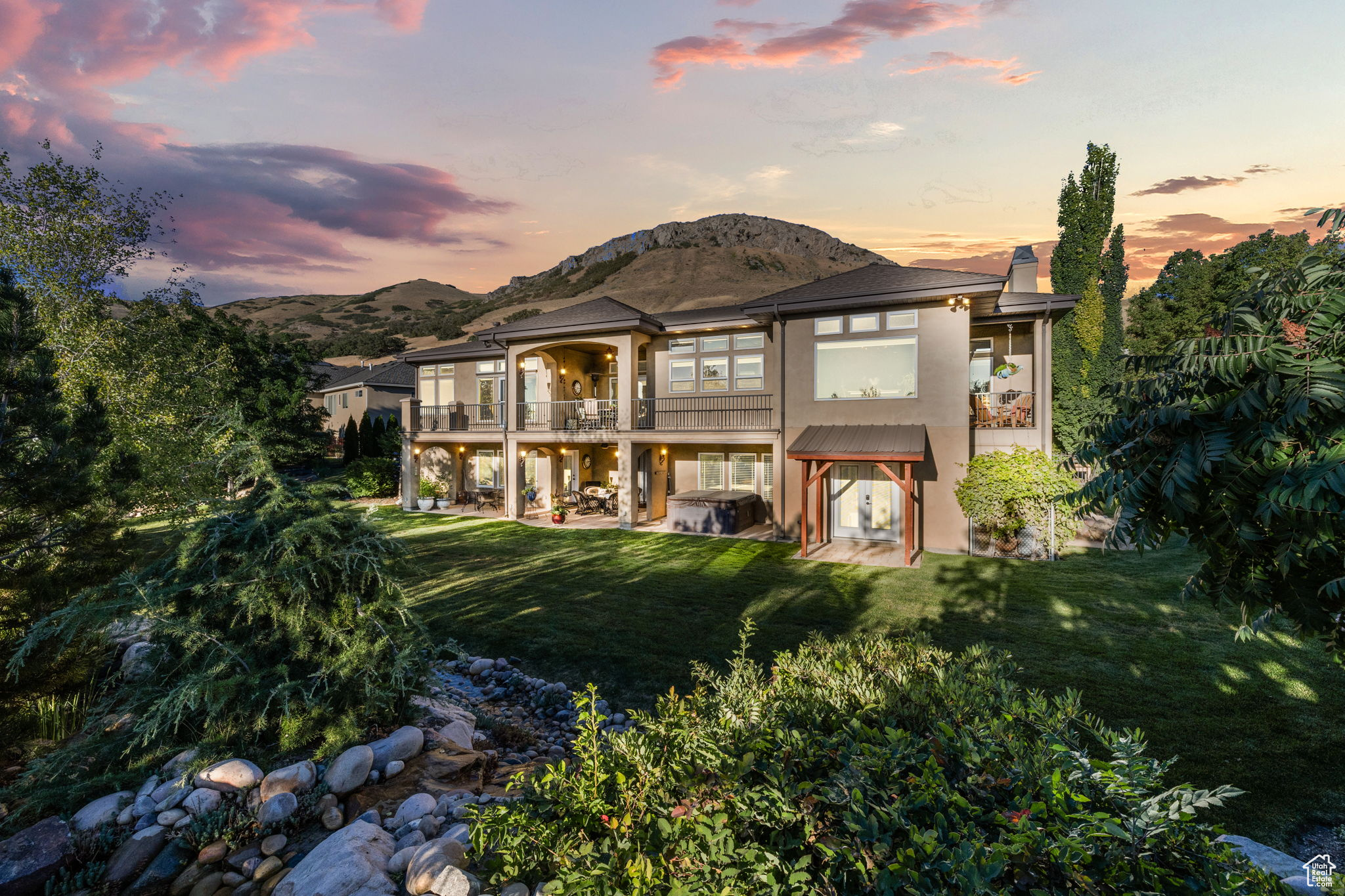 1107 N TWICKENHAM DR