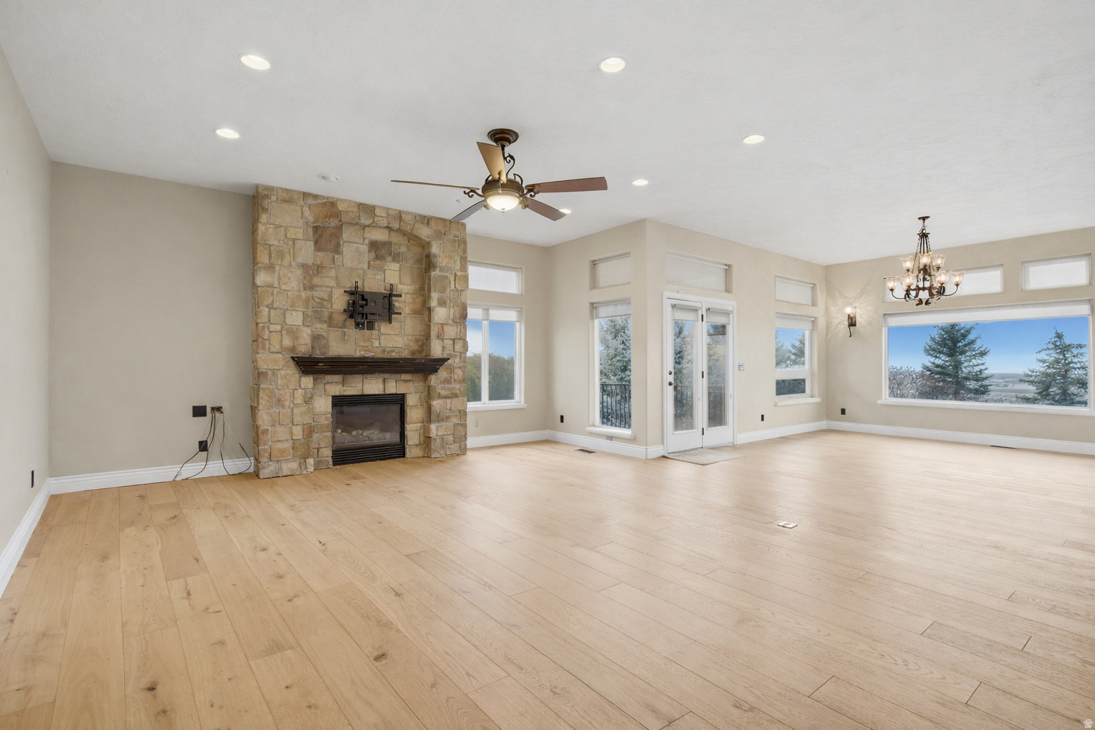 1107 N TWICKENHAM DR