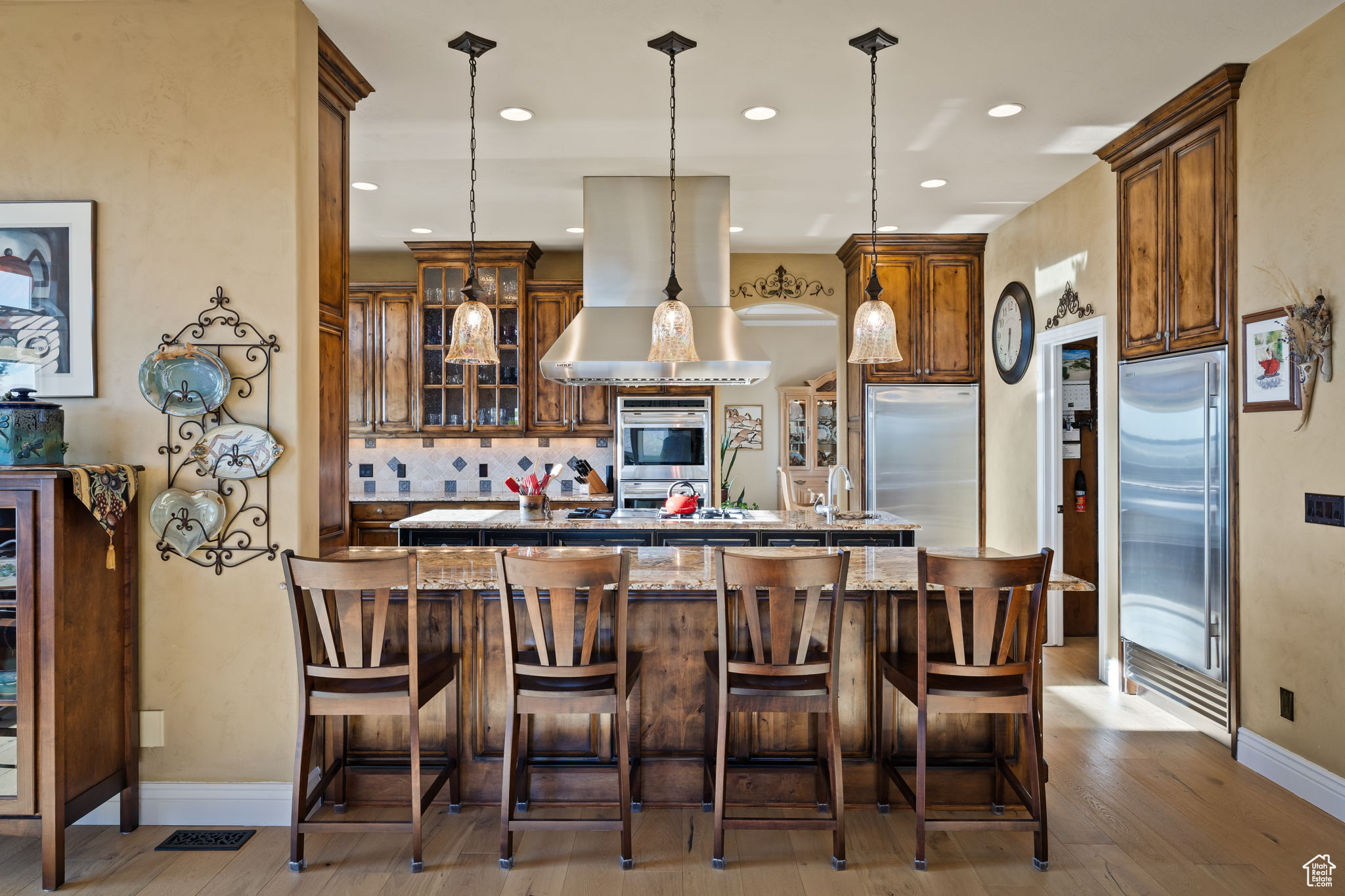 1107 N TWICKENHAM DR