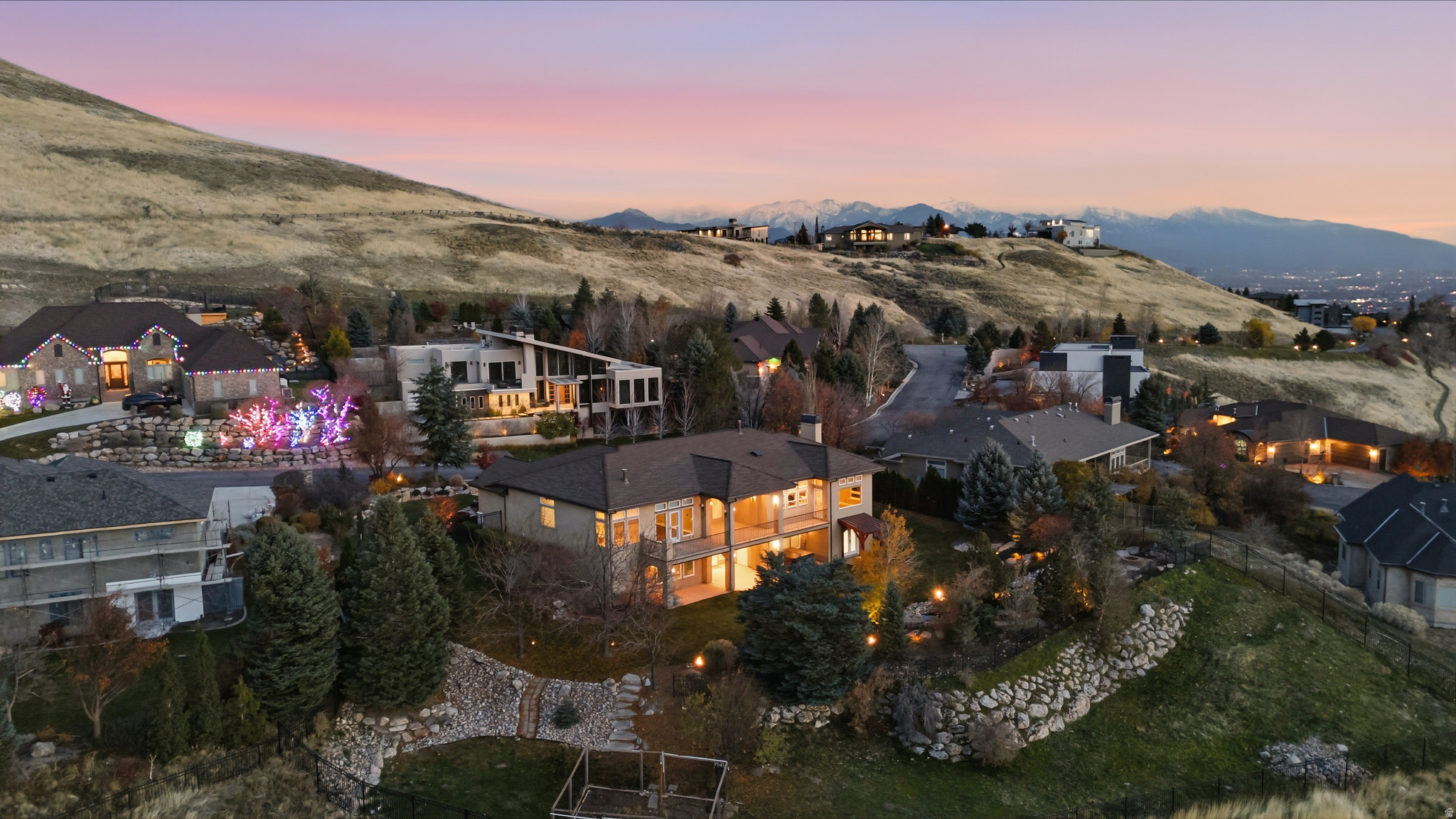 1107 N TWICKENHAM DR