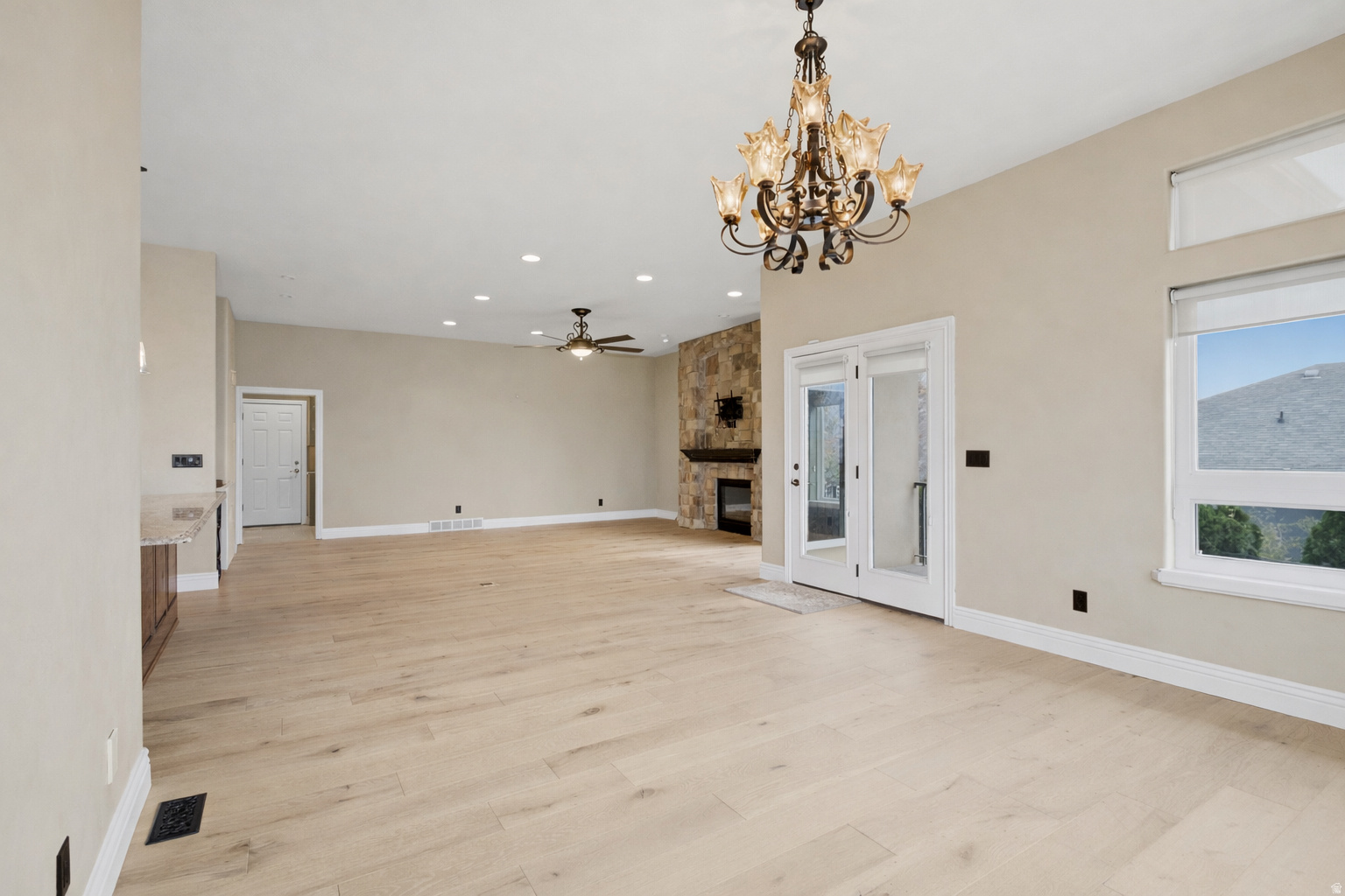 1107 N TWICKENHAM DR