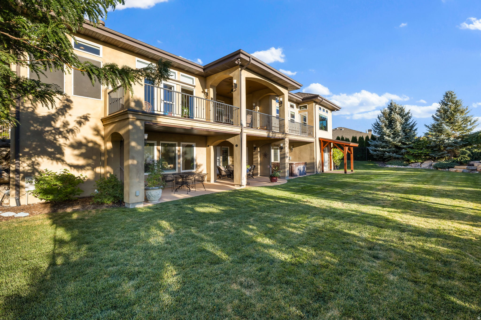 1107 N TWICKENHAM DR