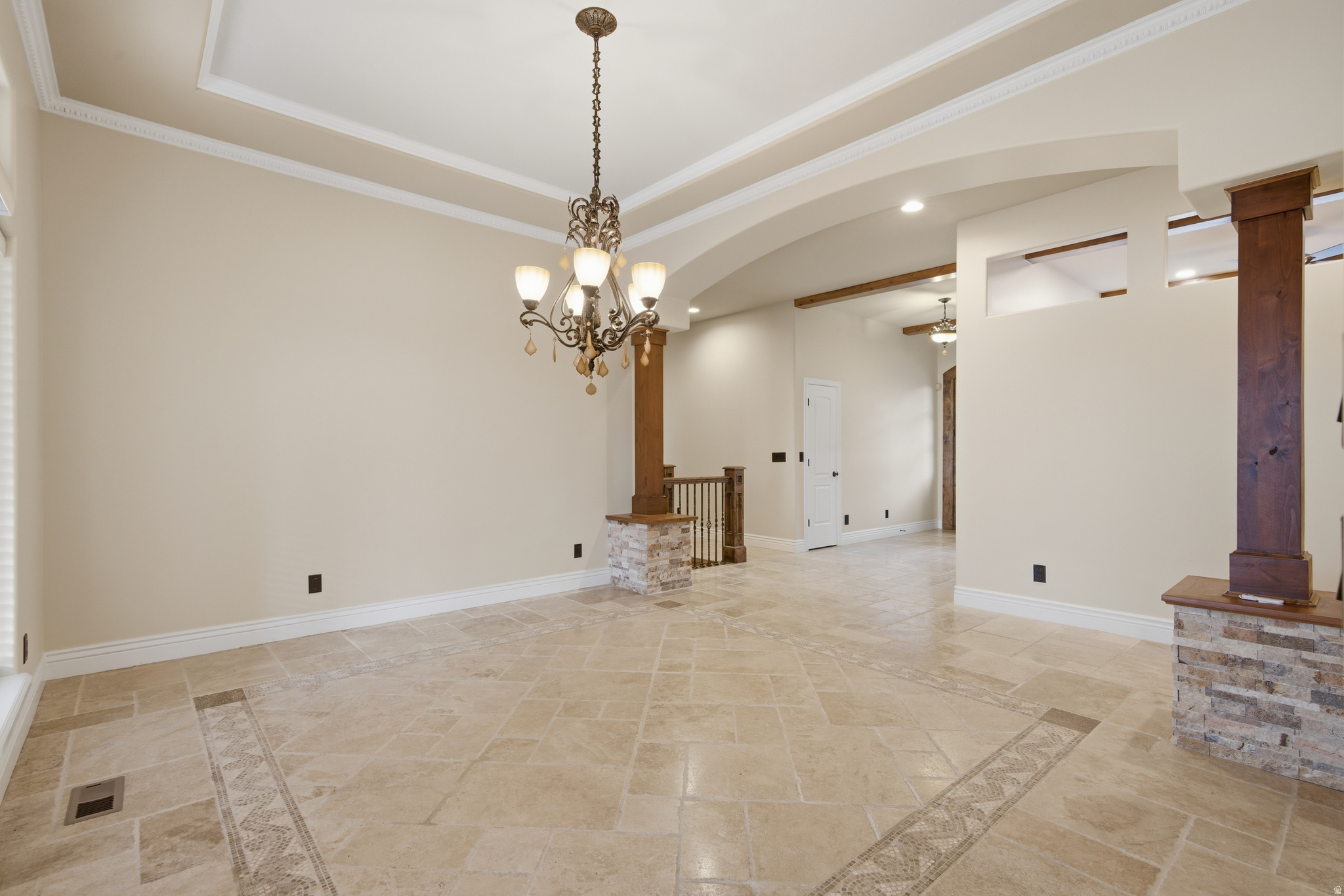 1107 N TWICKENHAM DR