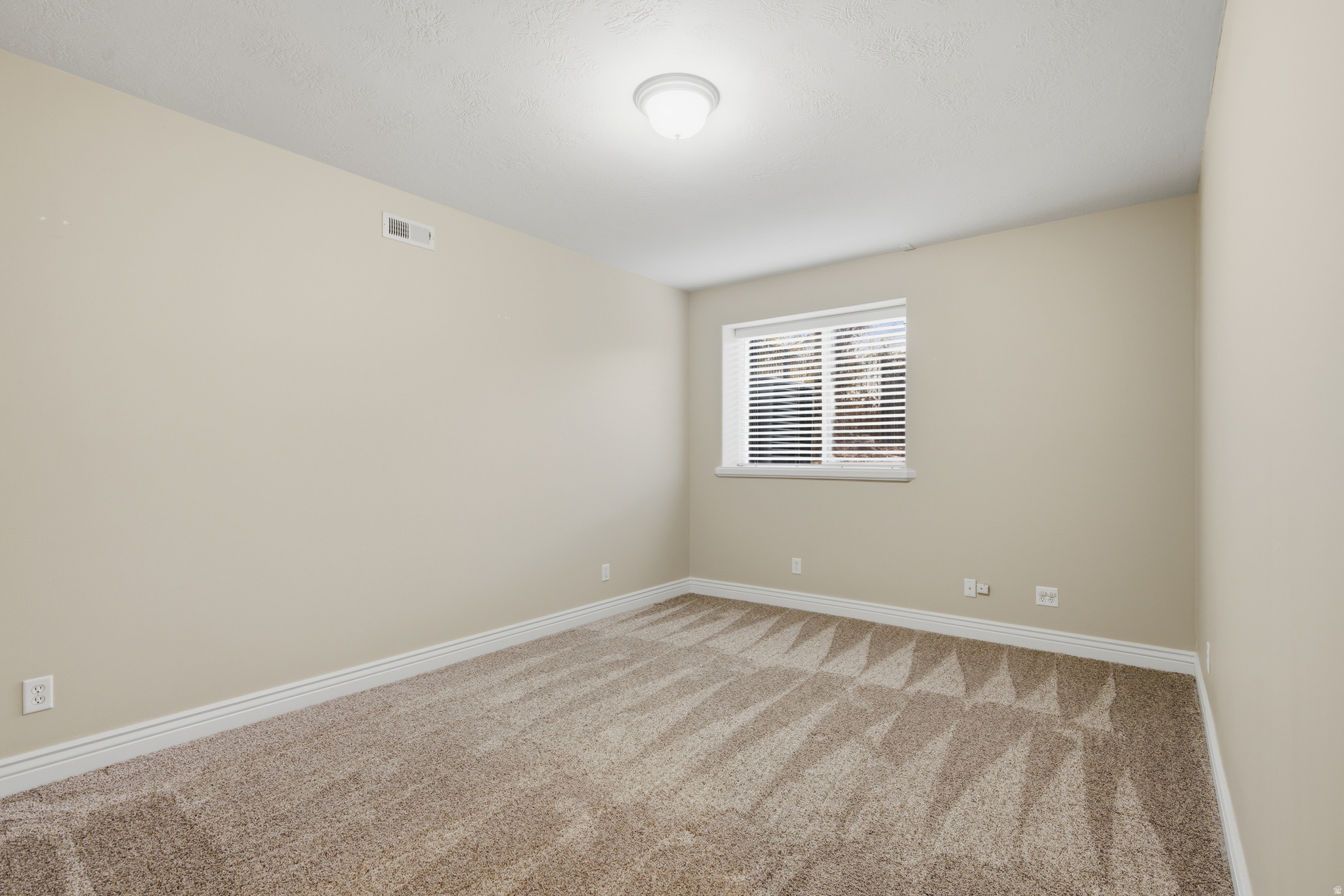 1107 N TWICKENHAM DR