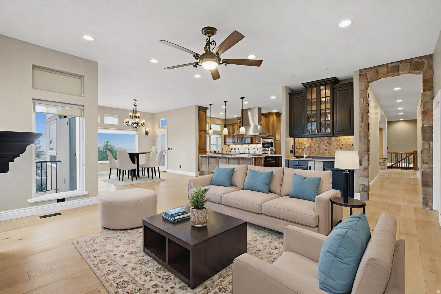 1107 N TWICKENHAM DR