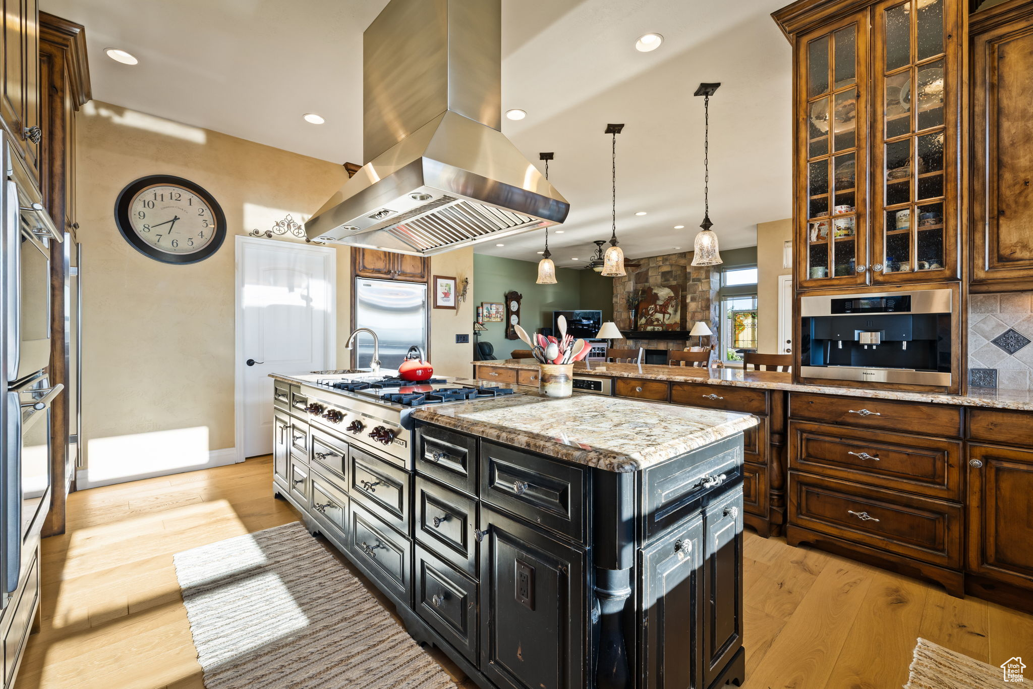 1107 N TWICKENHAM DR