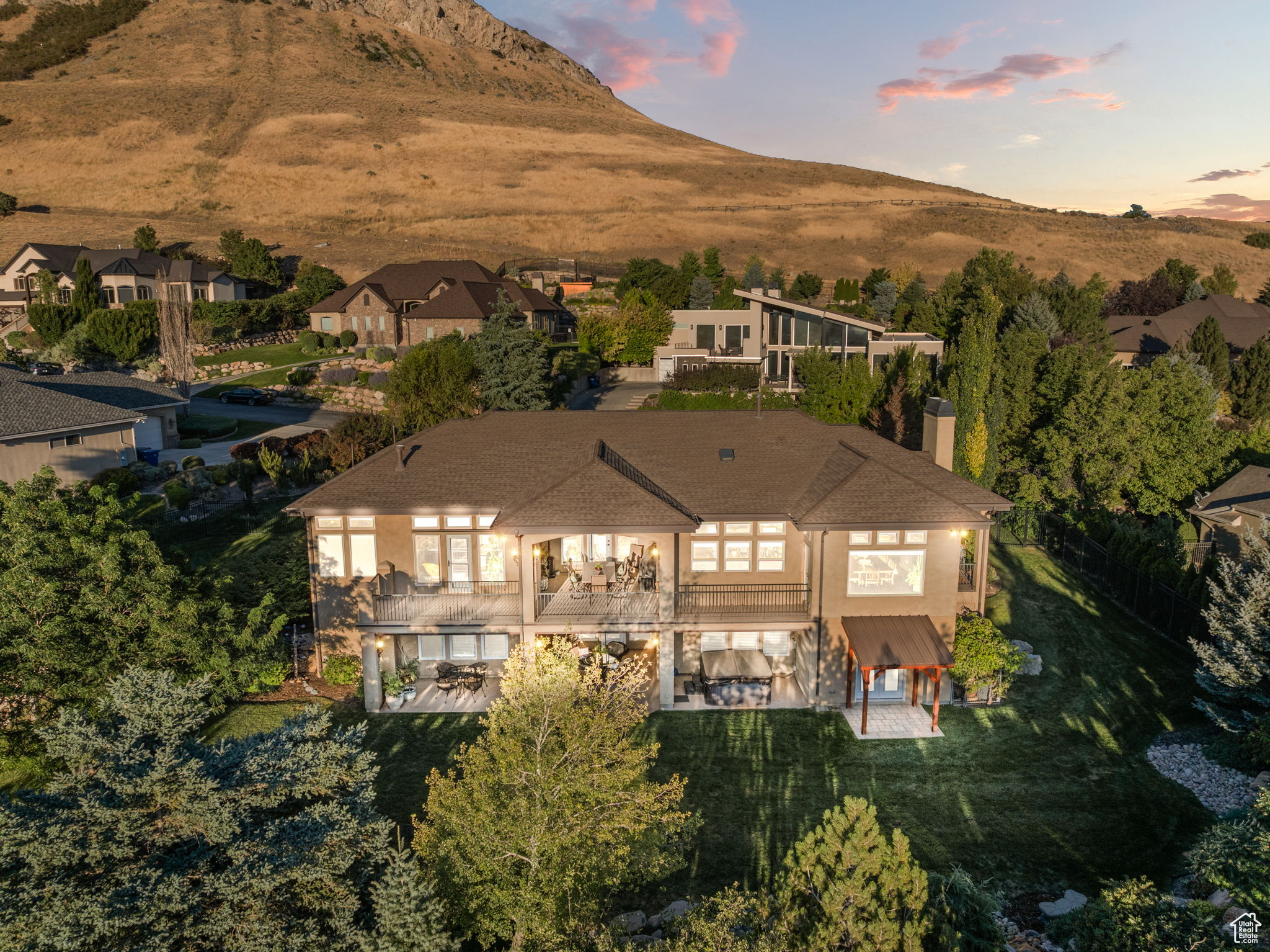 1107 N TWICKENHAM DR