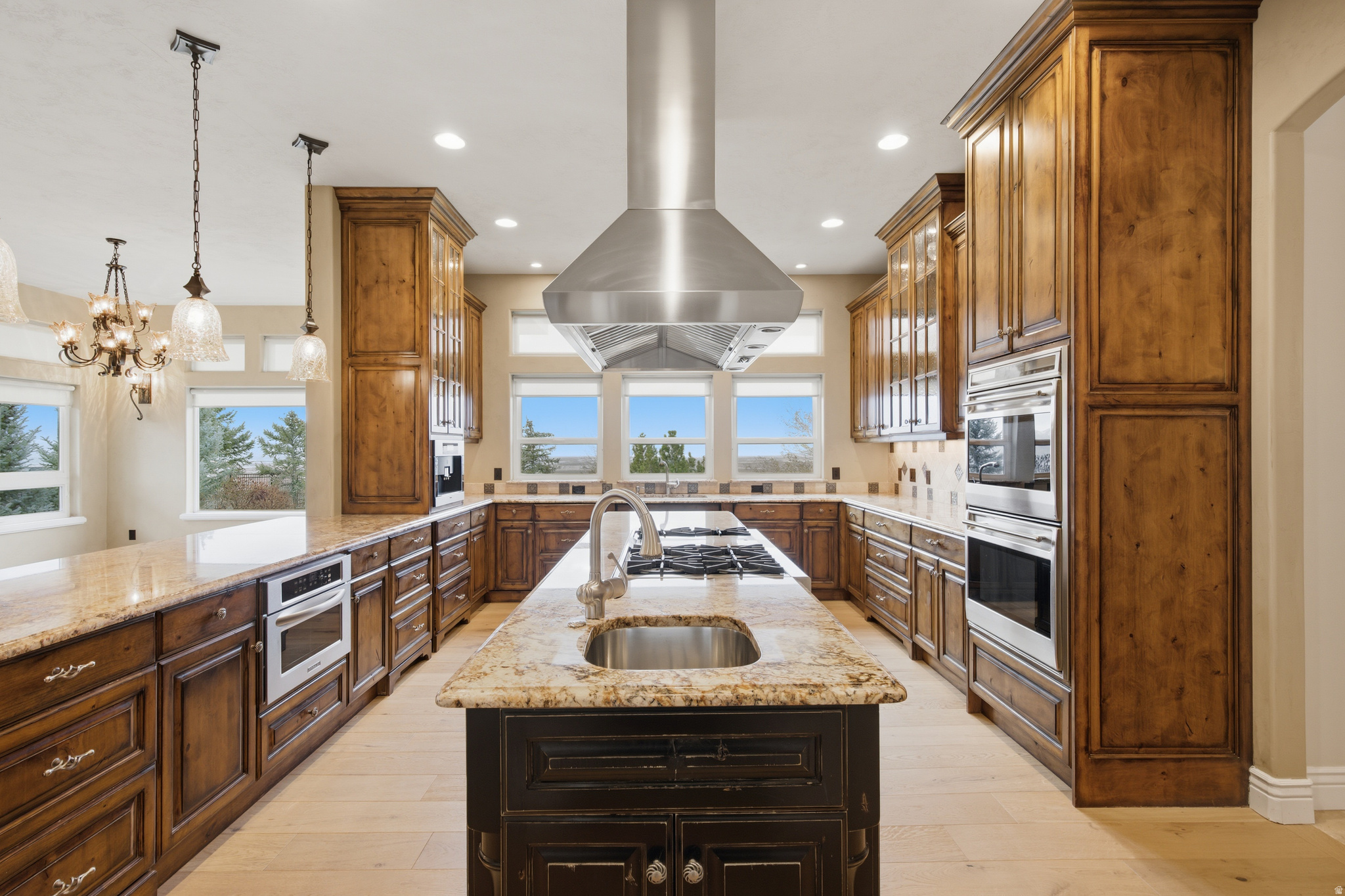 1107 N TWICKENHAM DR