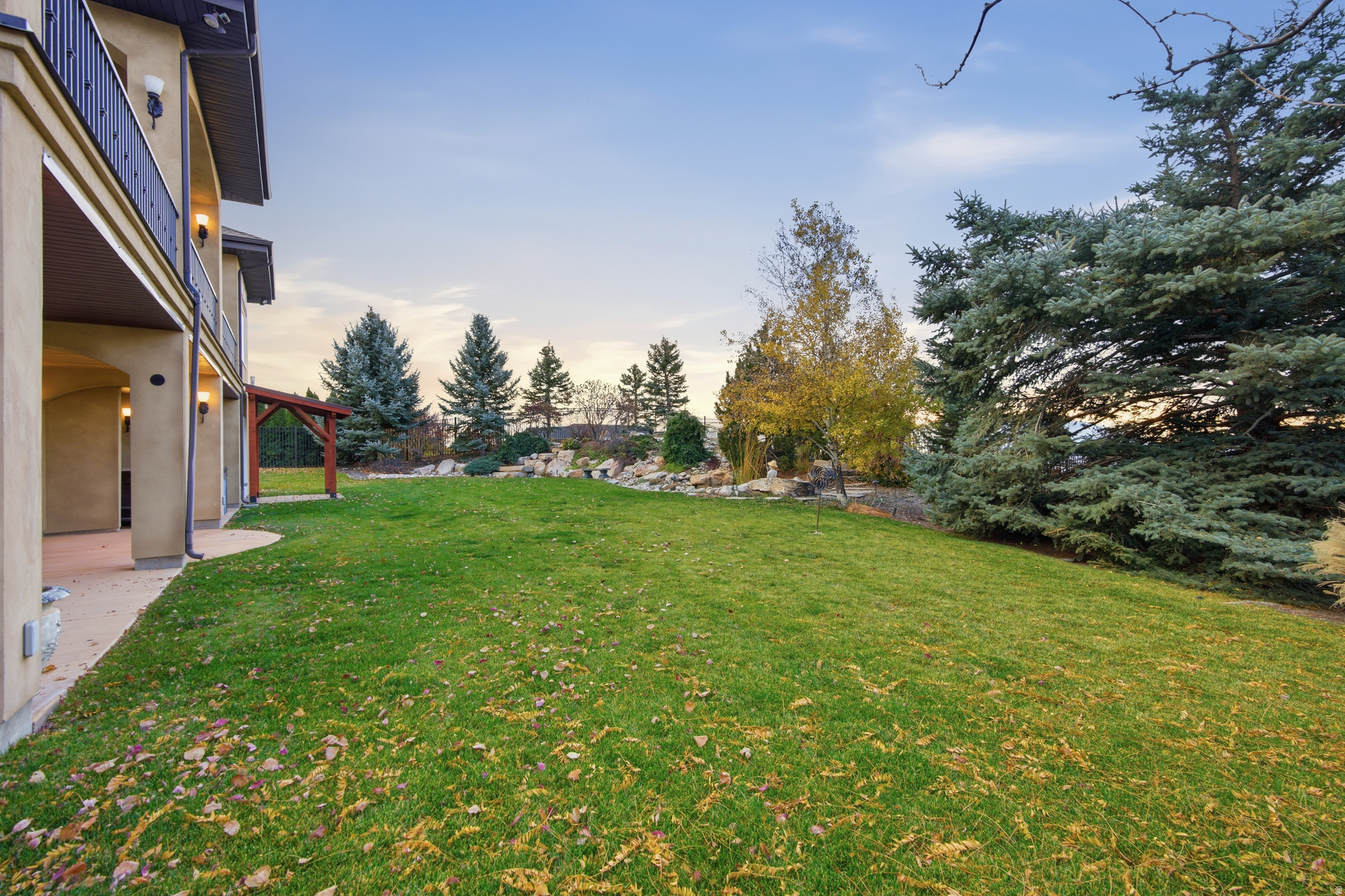 1107 N TWICKENHAM DR