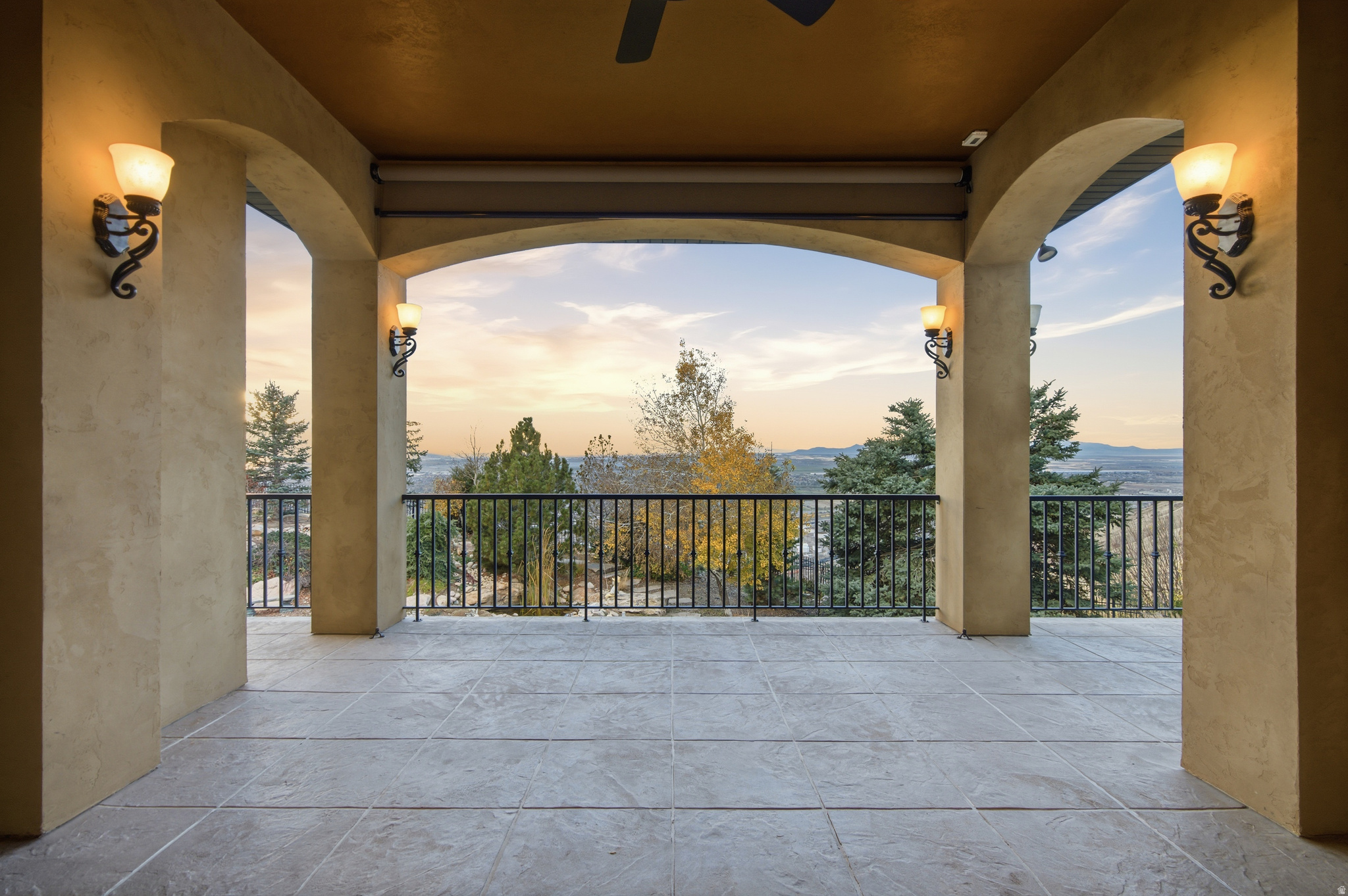 1107 N TWICKENHAM DR