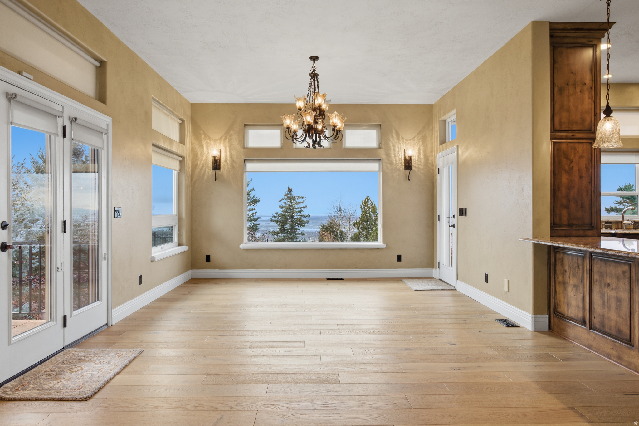 1107 N TWICKENHAM DR