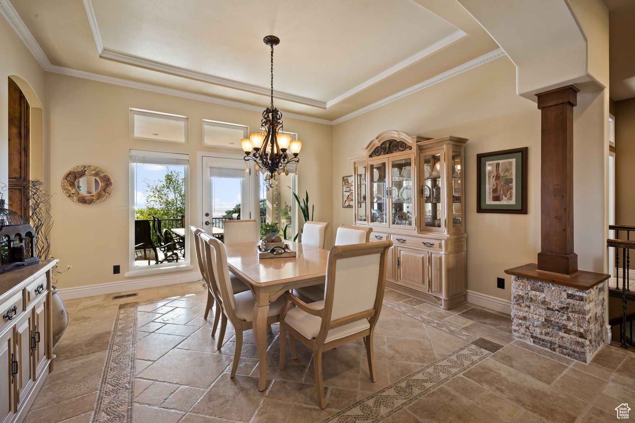 1107 N TWICKENHAM DR