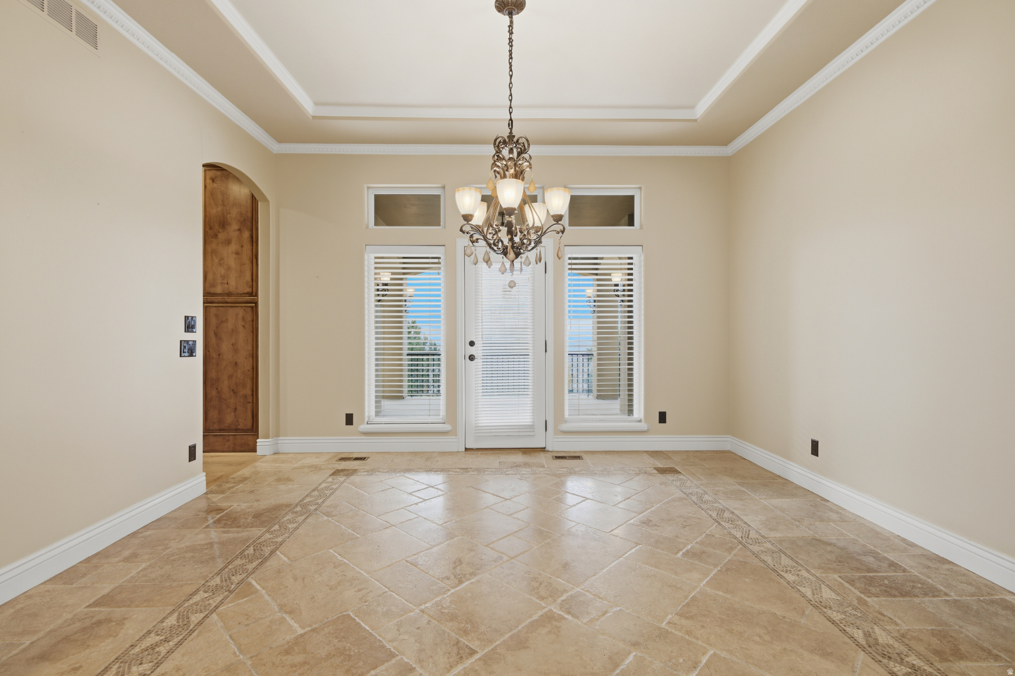 1107 N TWICKENHAM DR