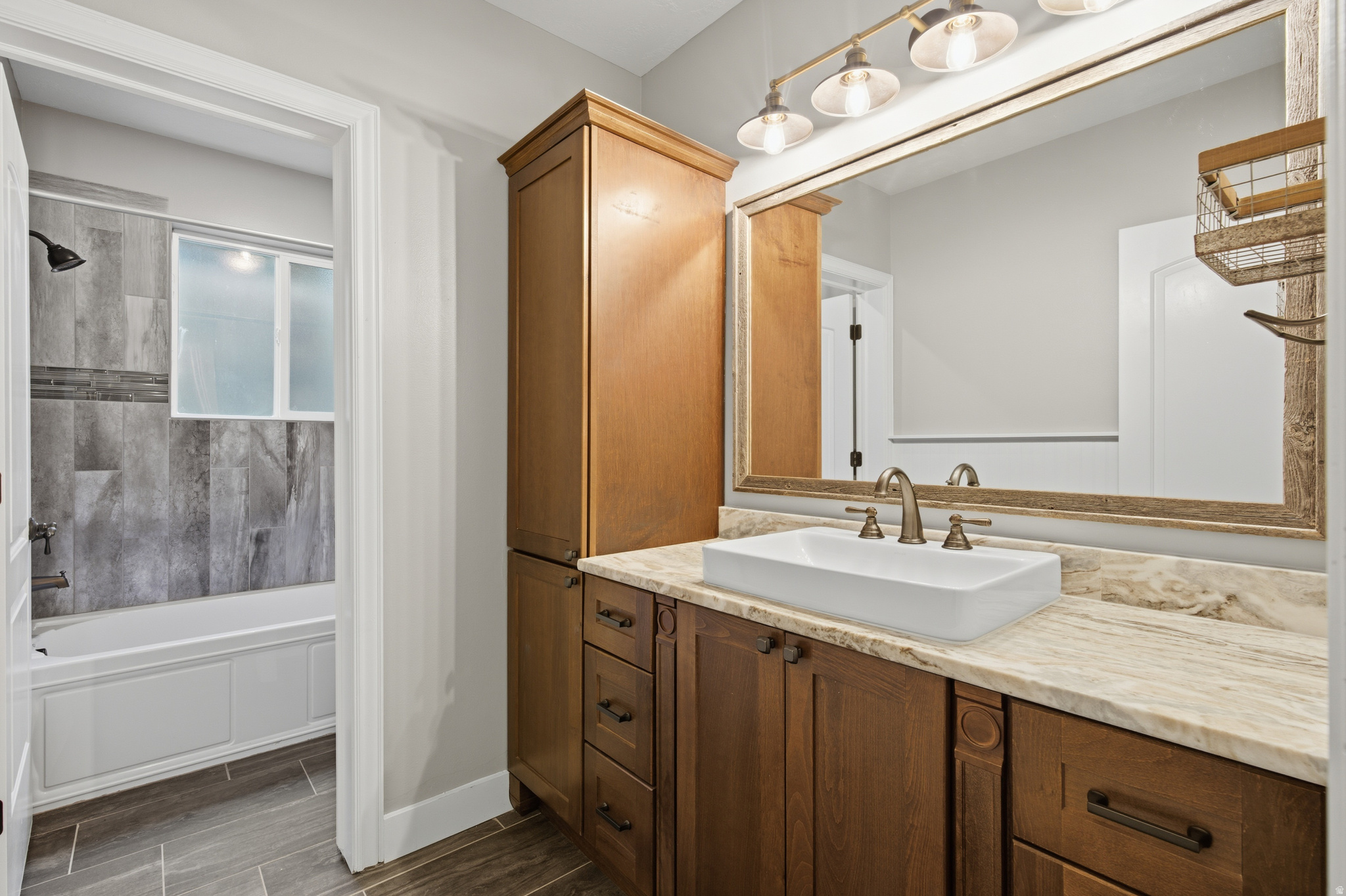 1107 N TWICKENHAM DR