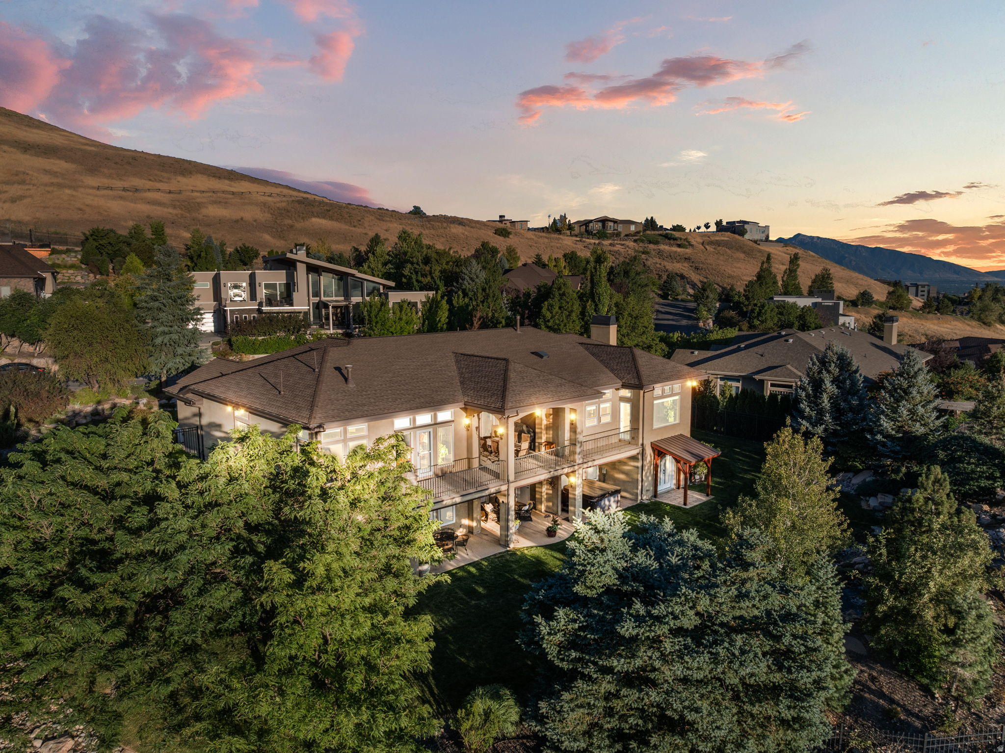 1107 N TWICKENHAM DR