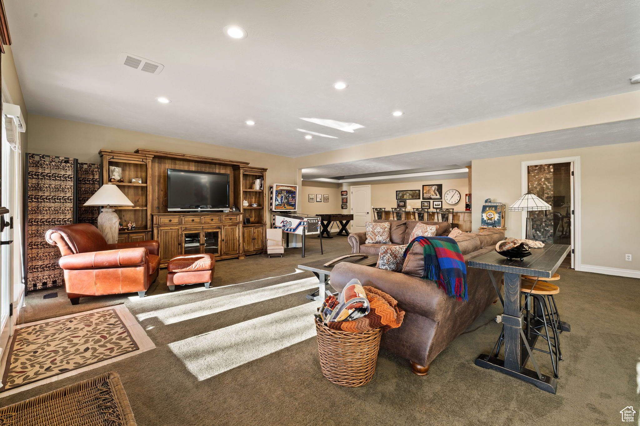 1107 N TWICKENHAM DR