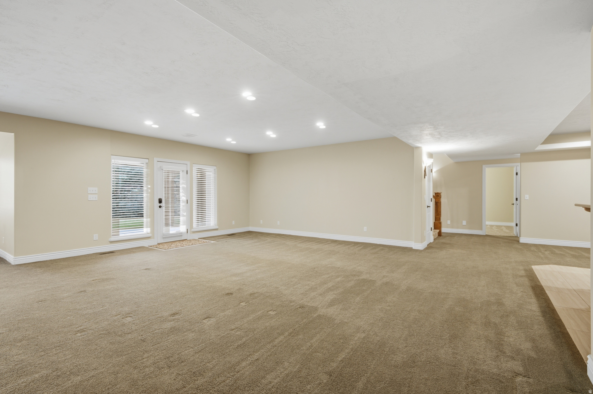 1107 N TWICKENHAM DR