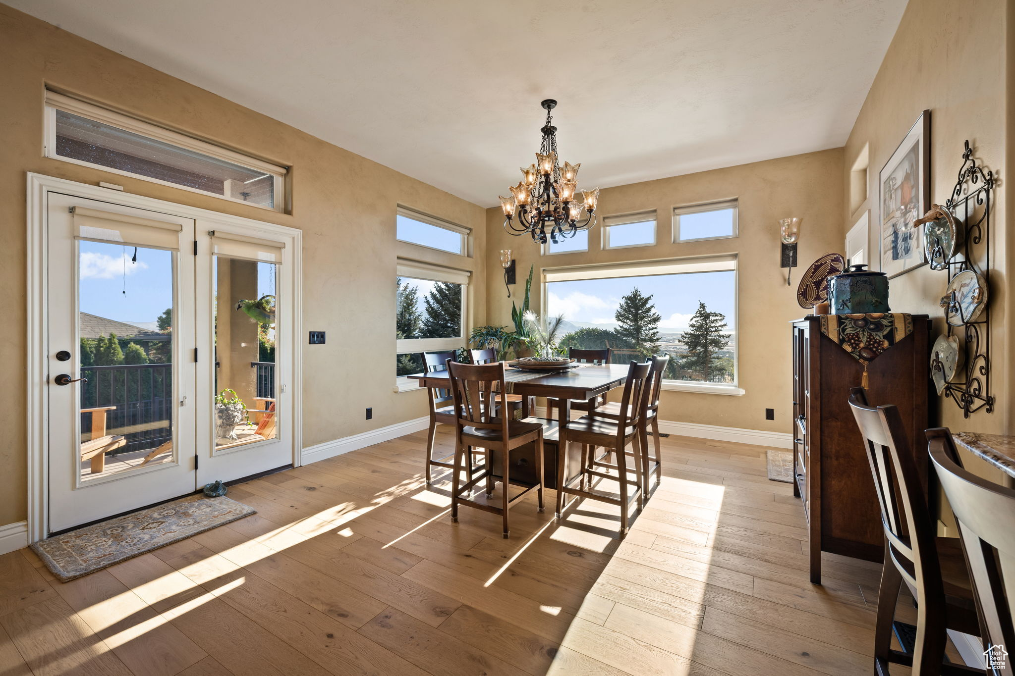 1107 N TWICKENHAM DR