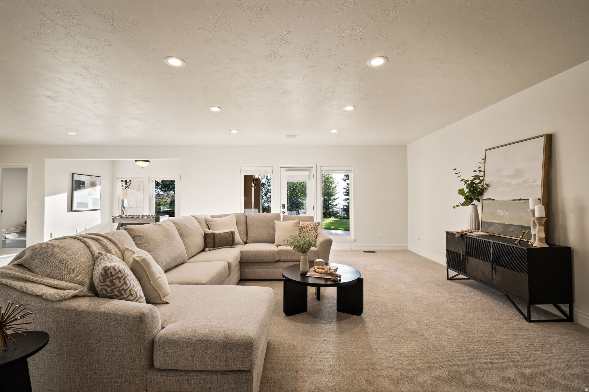 1107 N TWICKENHAM DR