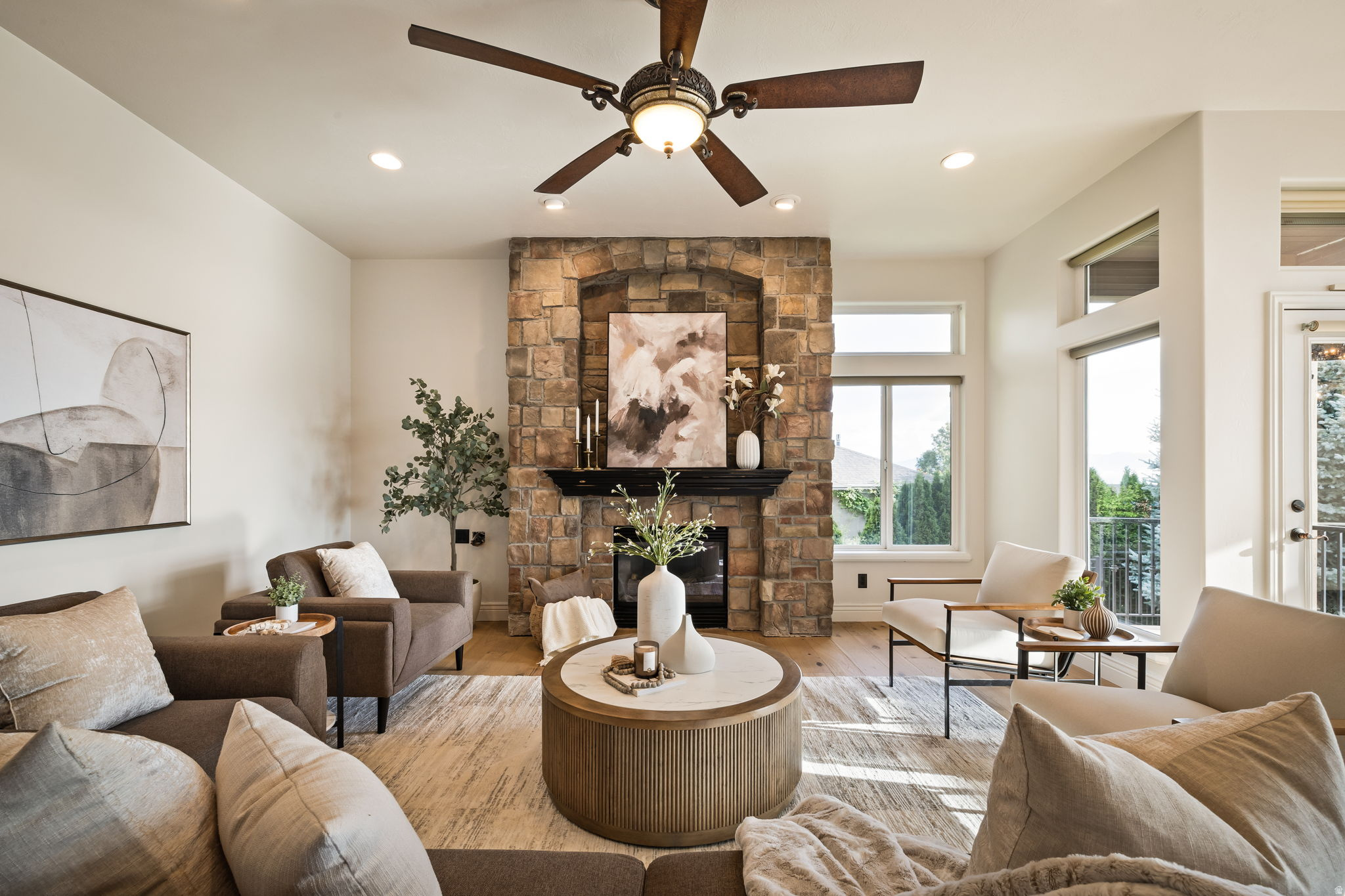 1107 N TWICKENHAM DR