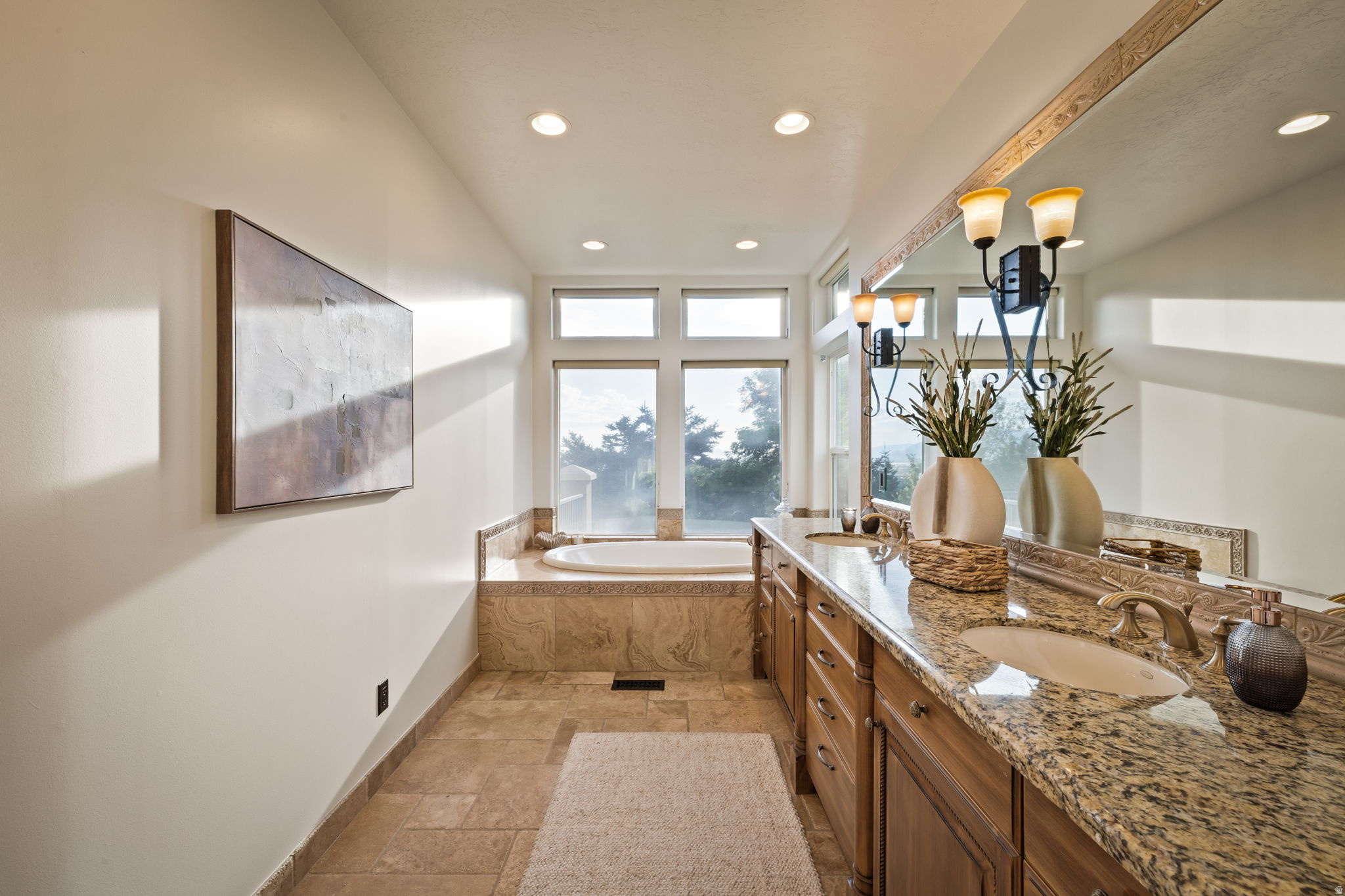 1107 N TWICKENHAM DR