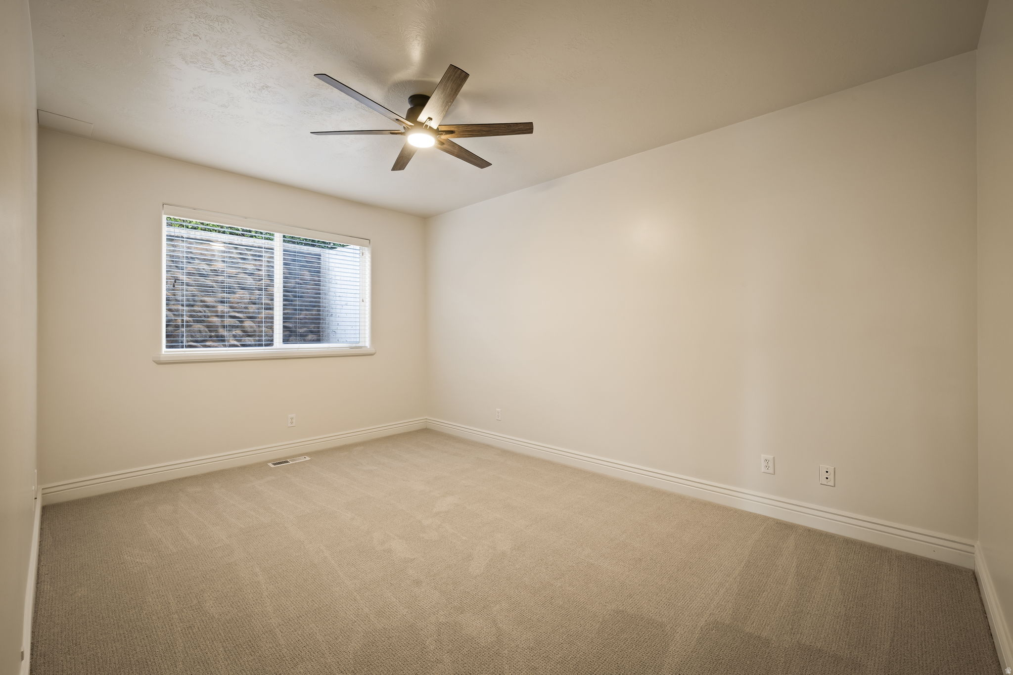 1107 N TWICKENHAM DR