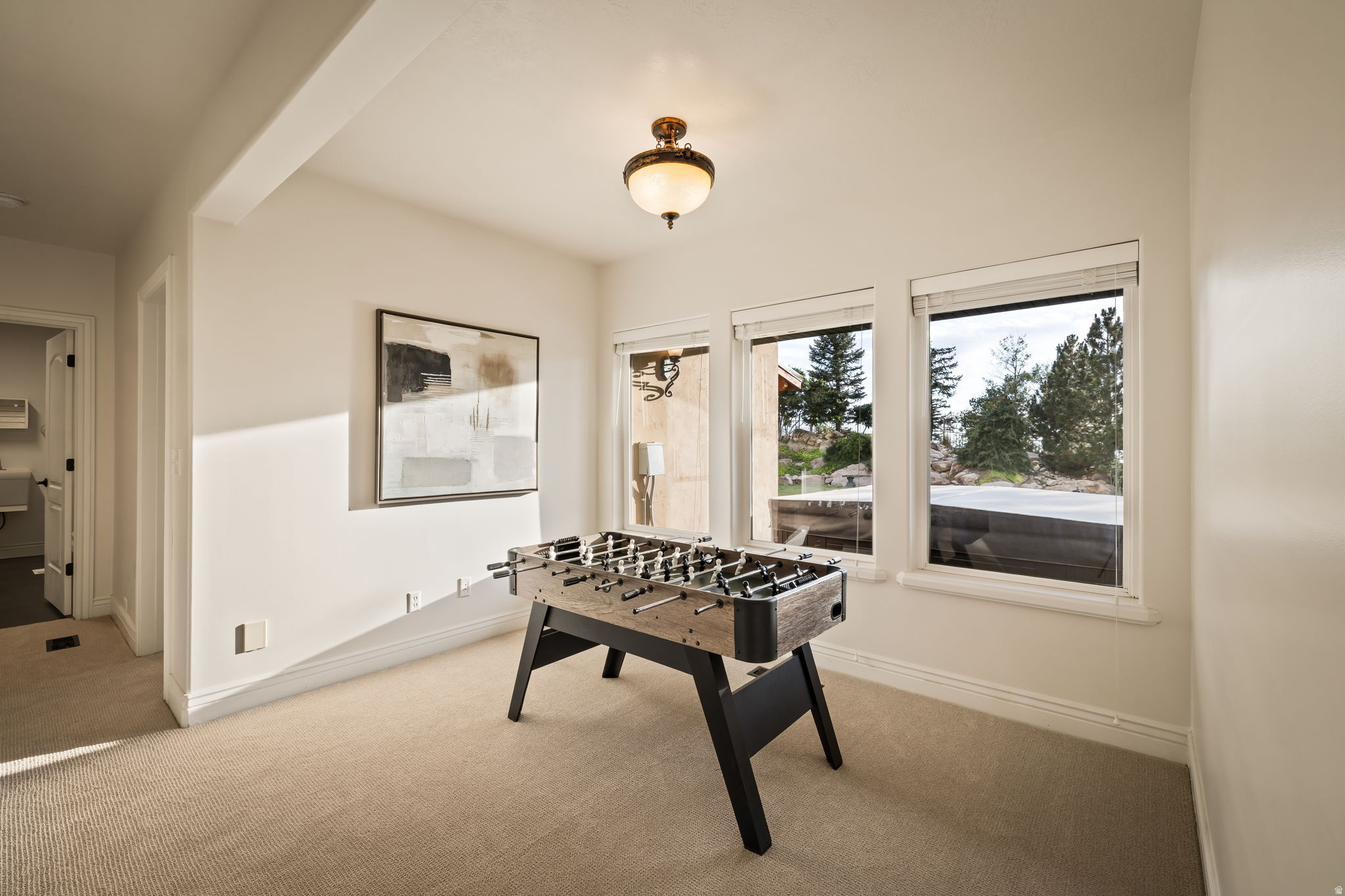 1107 N TWICKENHAM DR