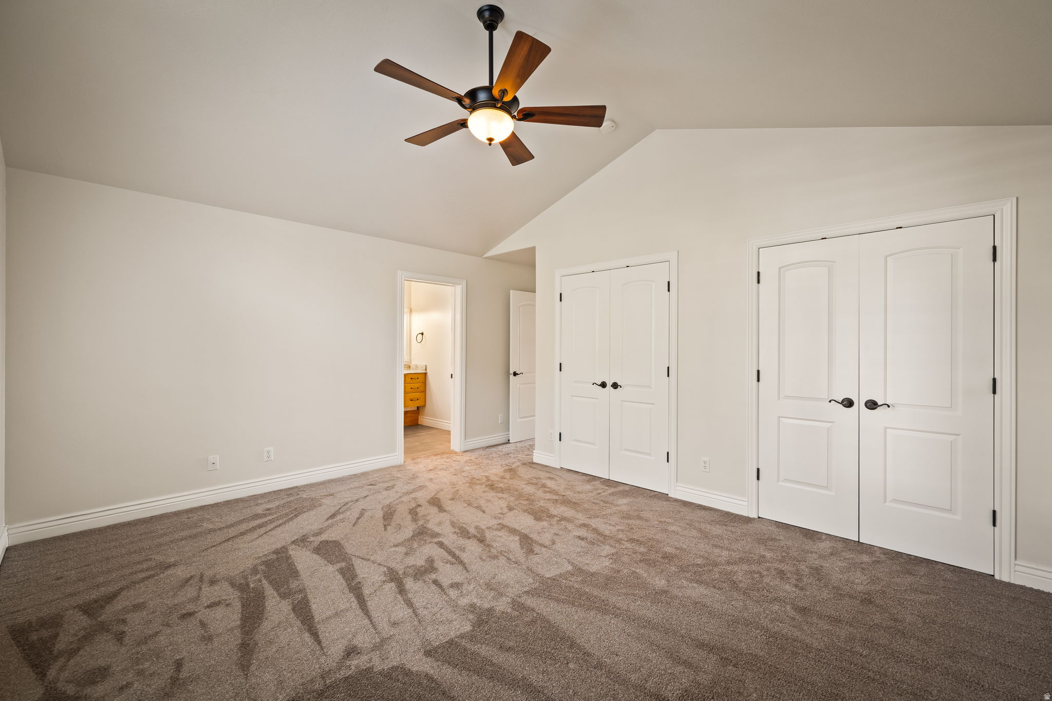 1107 N TWICKENHAM DR