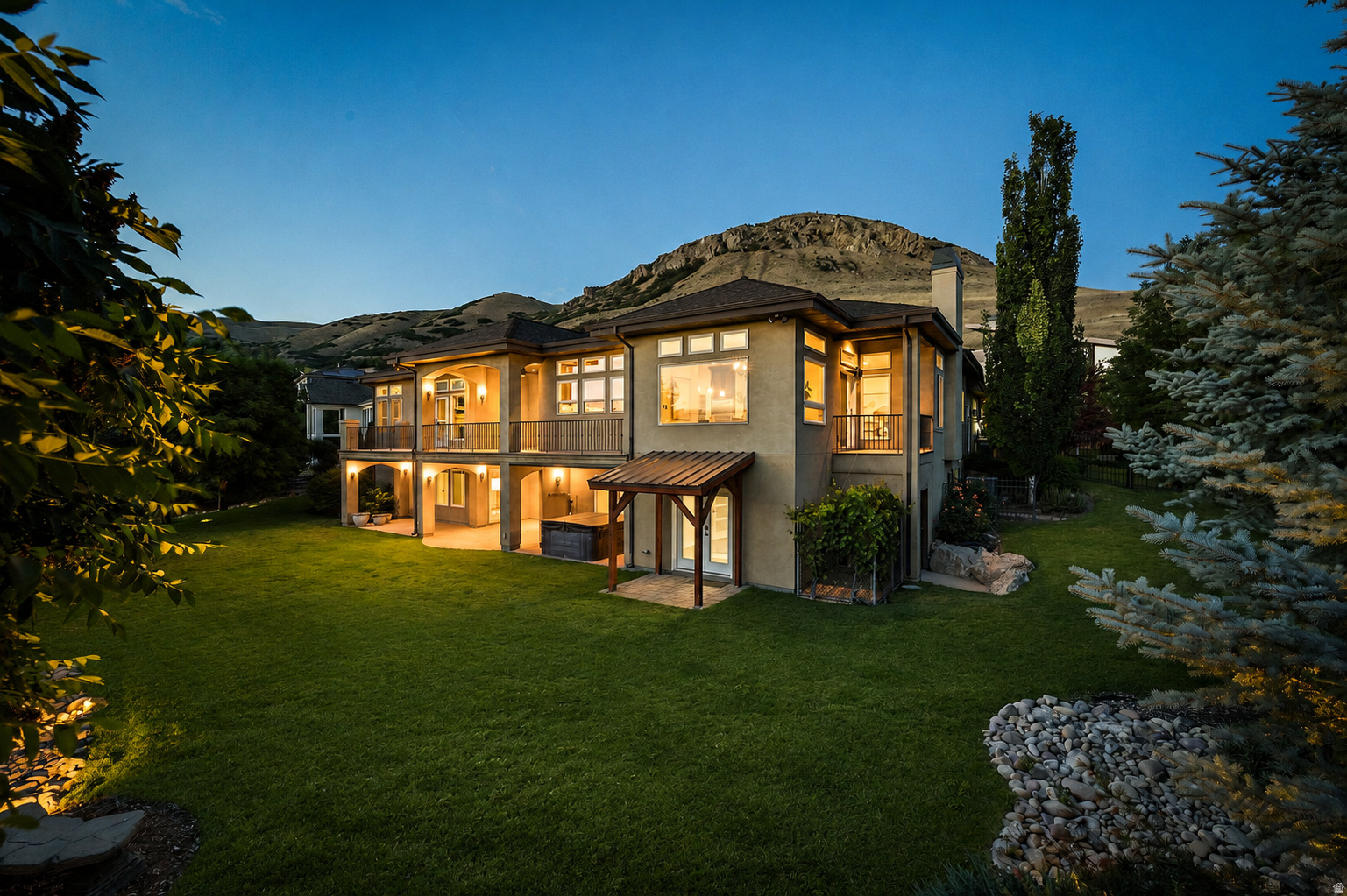 1107 N TWICKENHAM DR